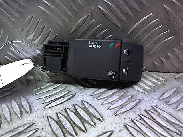 Commande autoradio RENAULT CLIO 4 PHASE 1  - 1