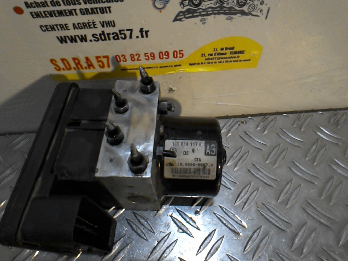 Bloc ABS (freins anti-blocage) VOLKSWAGEN GOLF 3 Diesel - 1