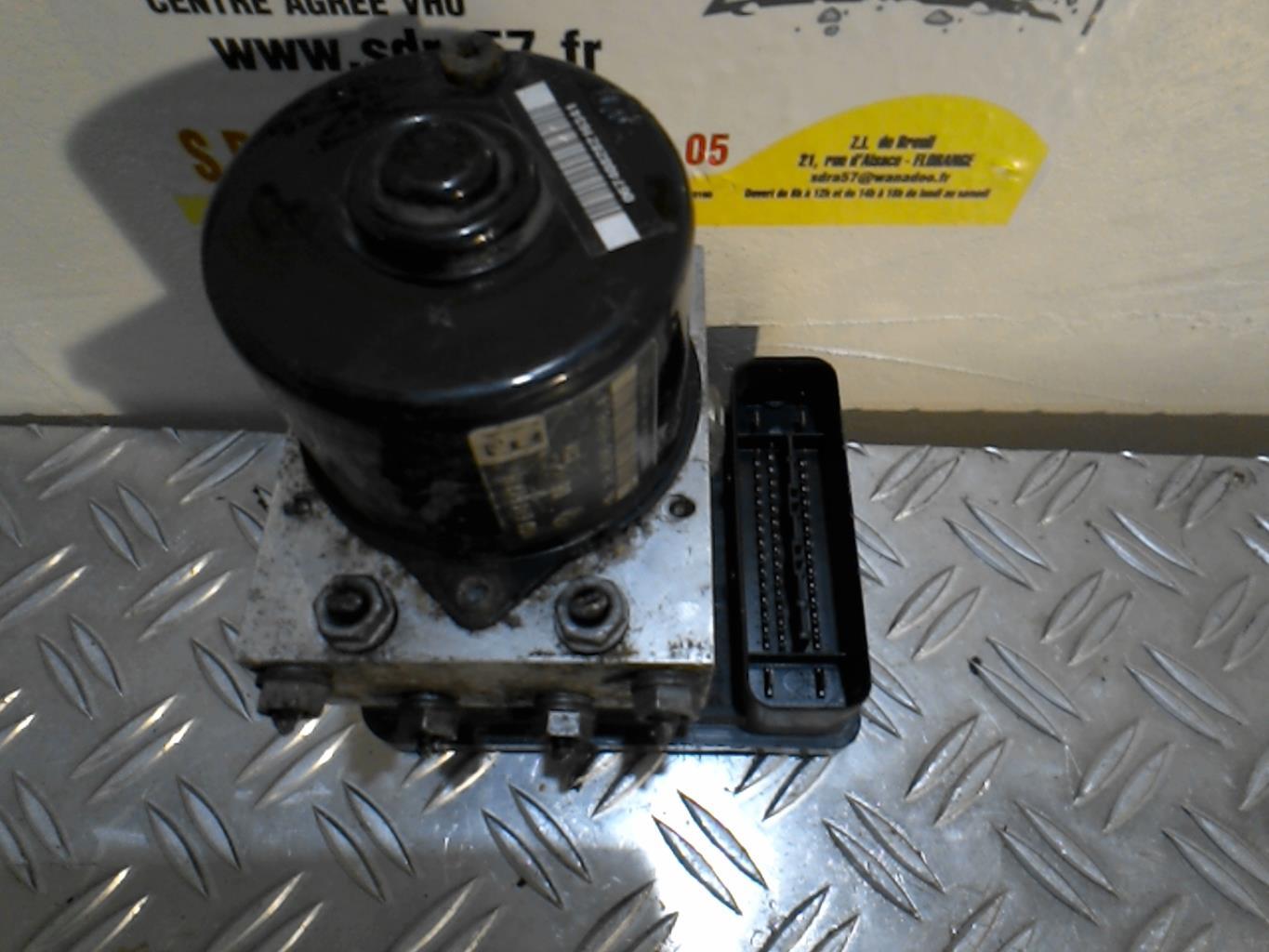 Bloc ABS (freins anti-blocage) VOLKSWAGEN GOLF 5 Diesel - 1