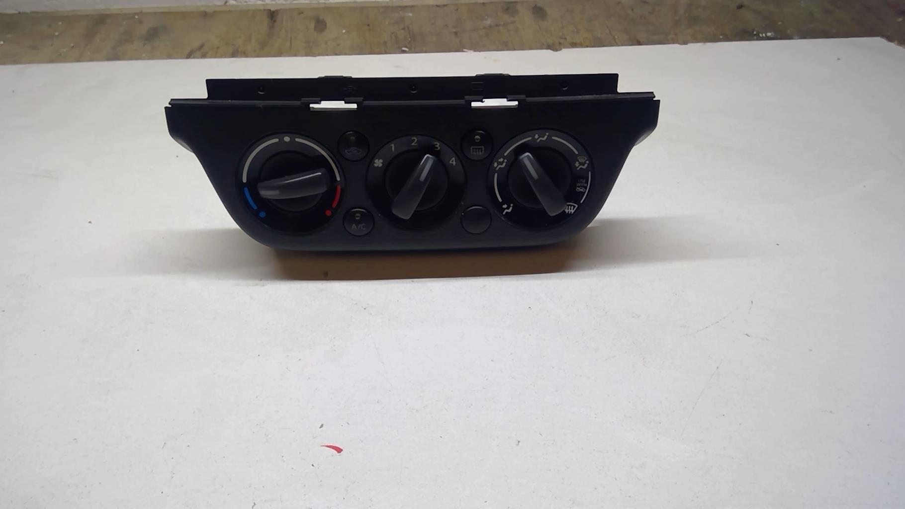 Commande chauffage SUZUKI SWIFT 3 Essence - 1