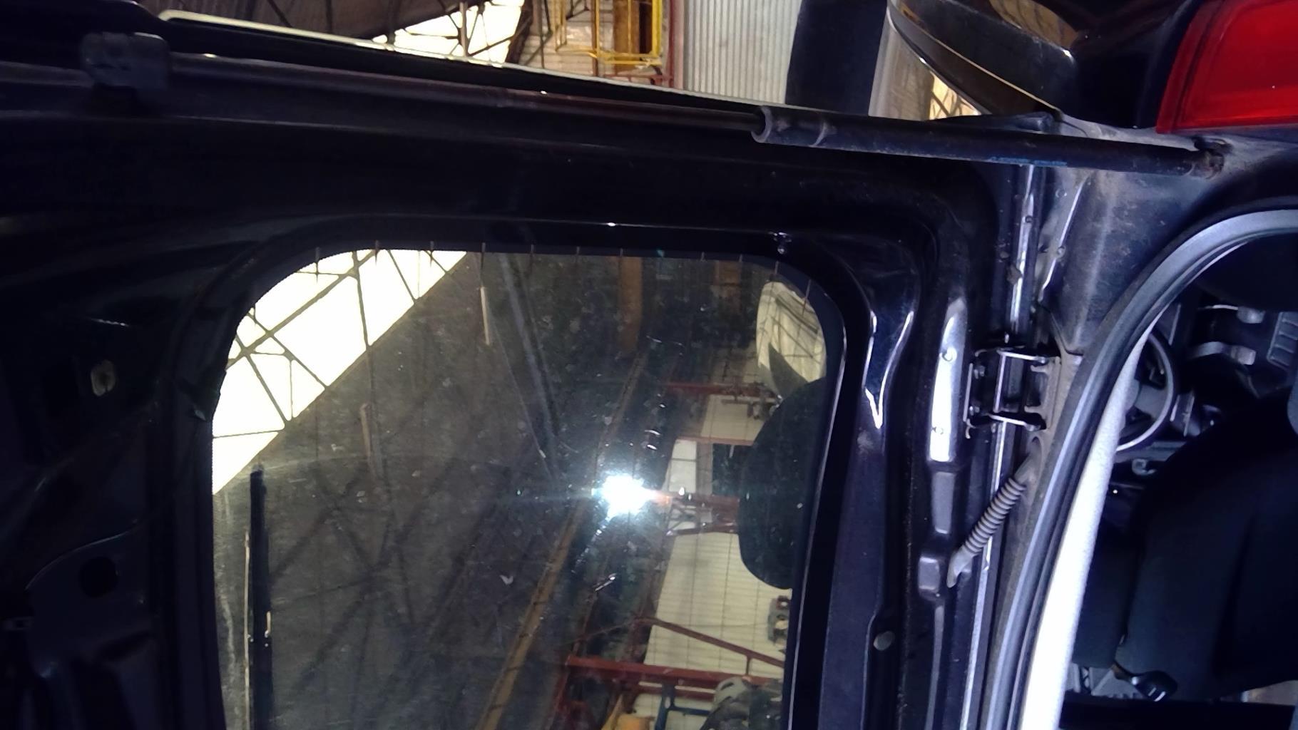 Verin de coffre FORD FIESTA 4 PHASE 1 Essence - 1