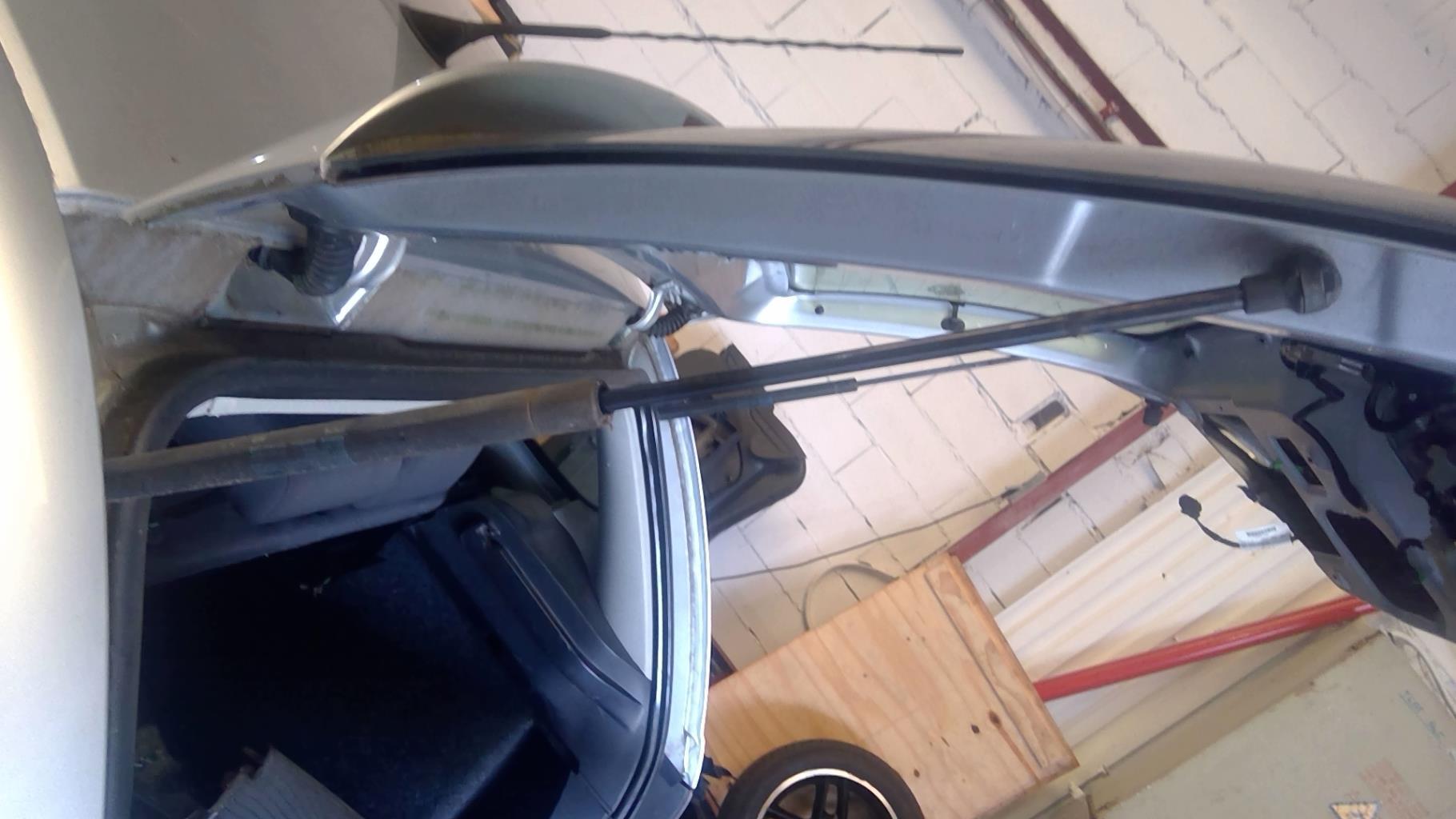 Verin de coffre SEAT IBIZA 3 PHASE 2 Diesel - 1