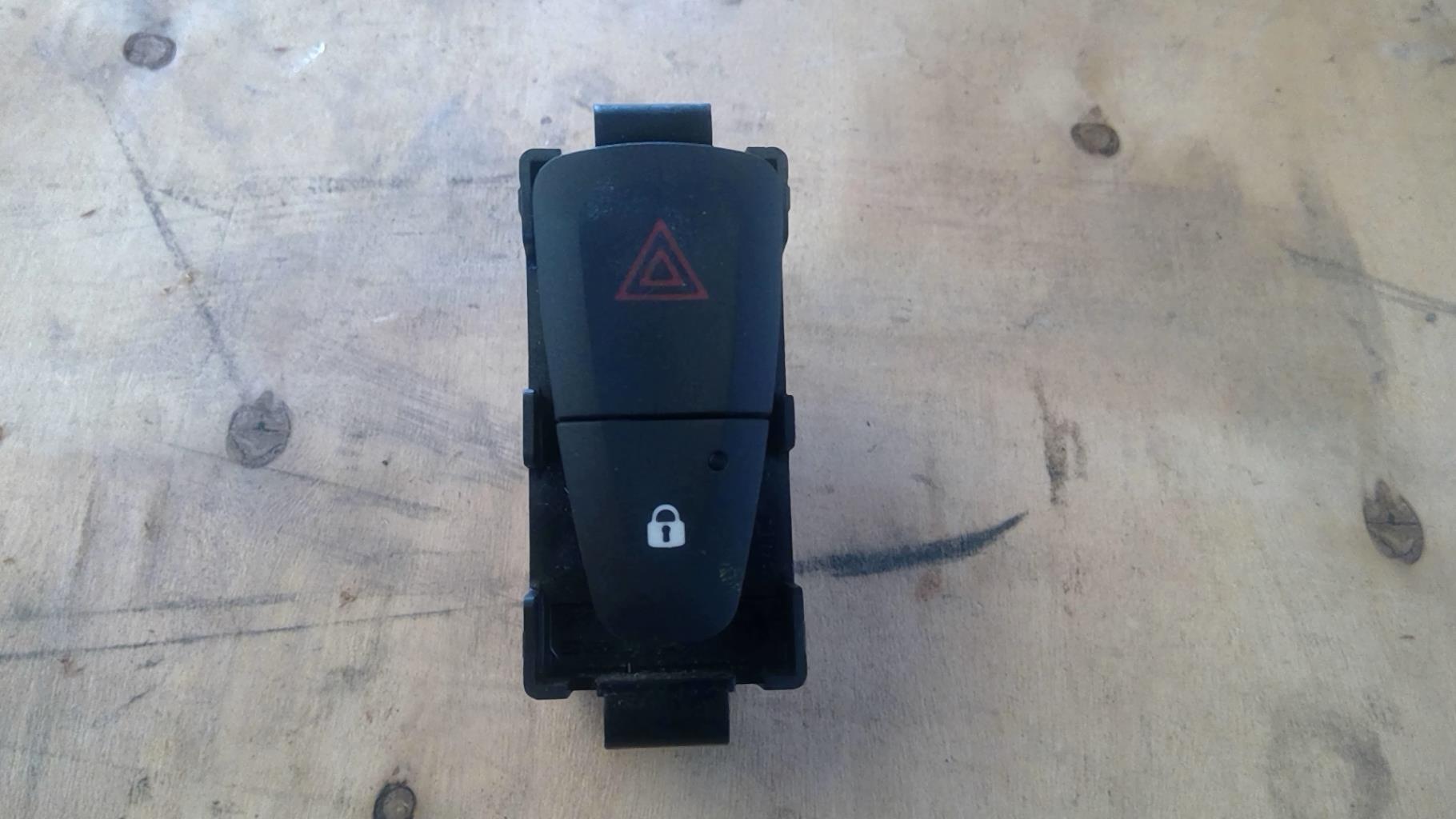 Bouton de warning DACIA LODGY PHASE 1 Diesel - 1