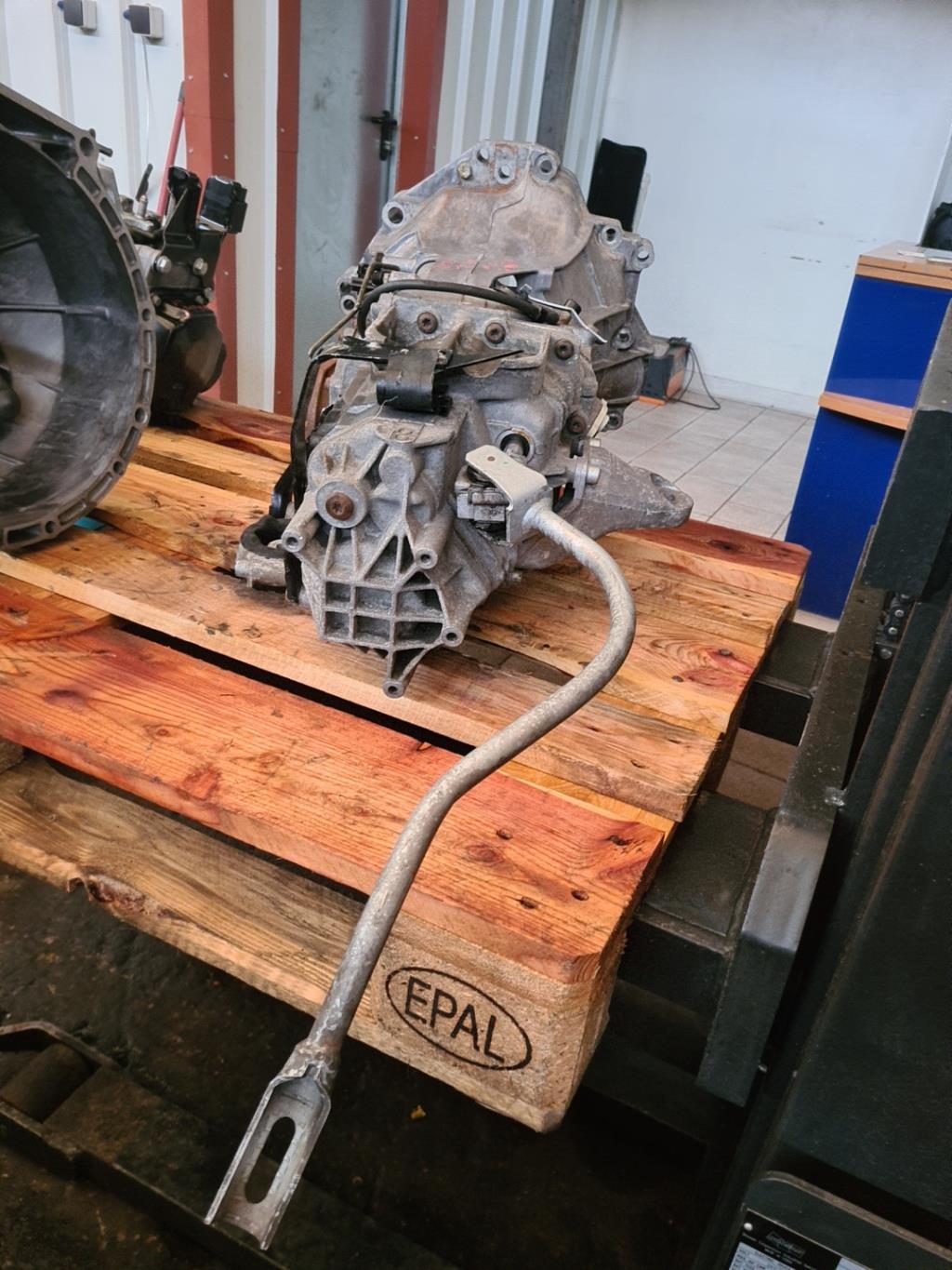 Boite de vitesses AUDI 80 3 AVANT PHASE 2 BREAK Diesel - 1