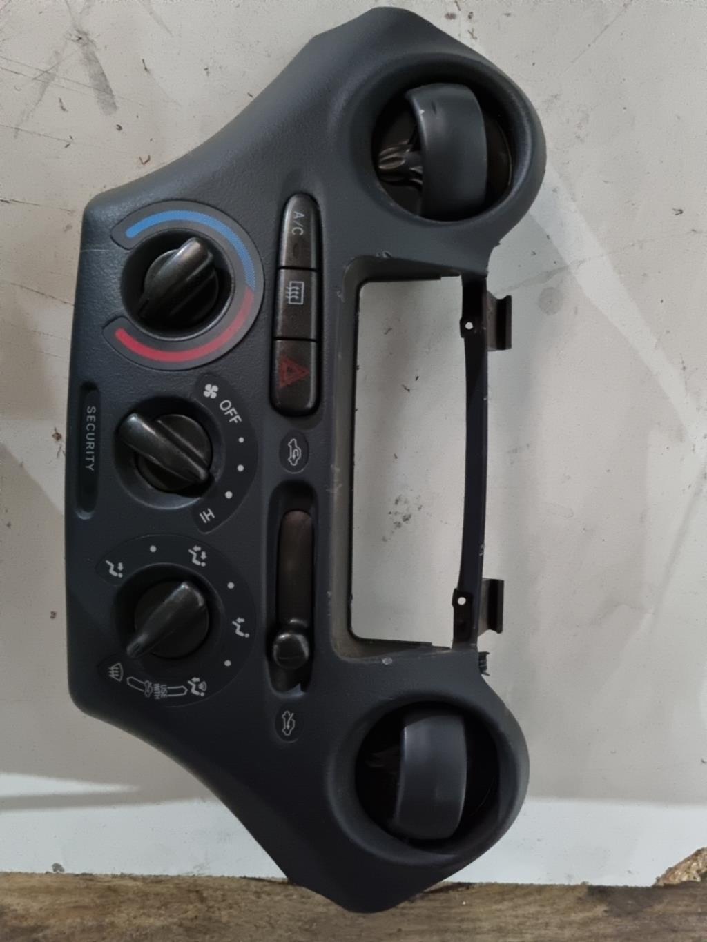 Commande chauffage TOYOTA YARIS 1 PHASE 1 Essence - 1