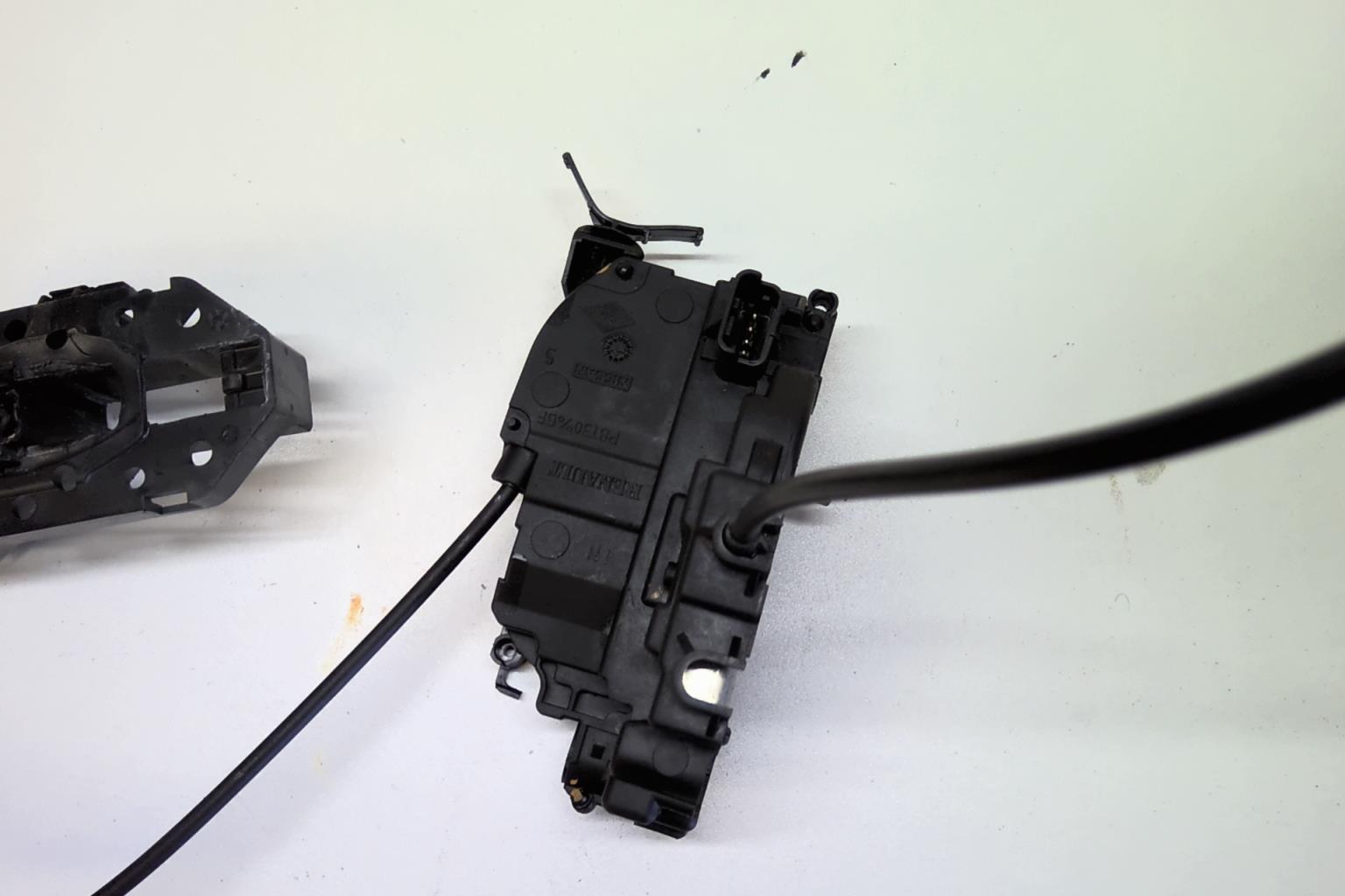 Serrure avant droit RENAULT MEGANE 3 PHASE 3 Essence - 1