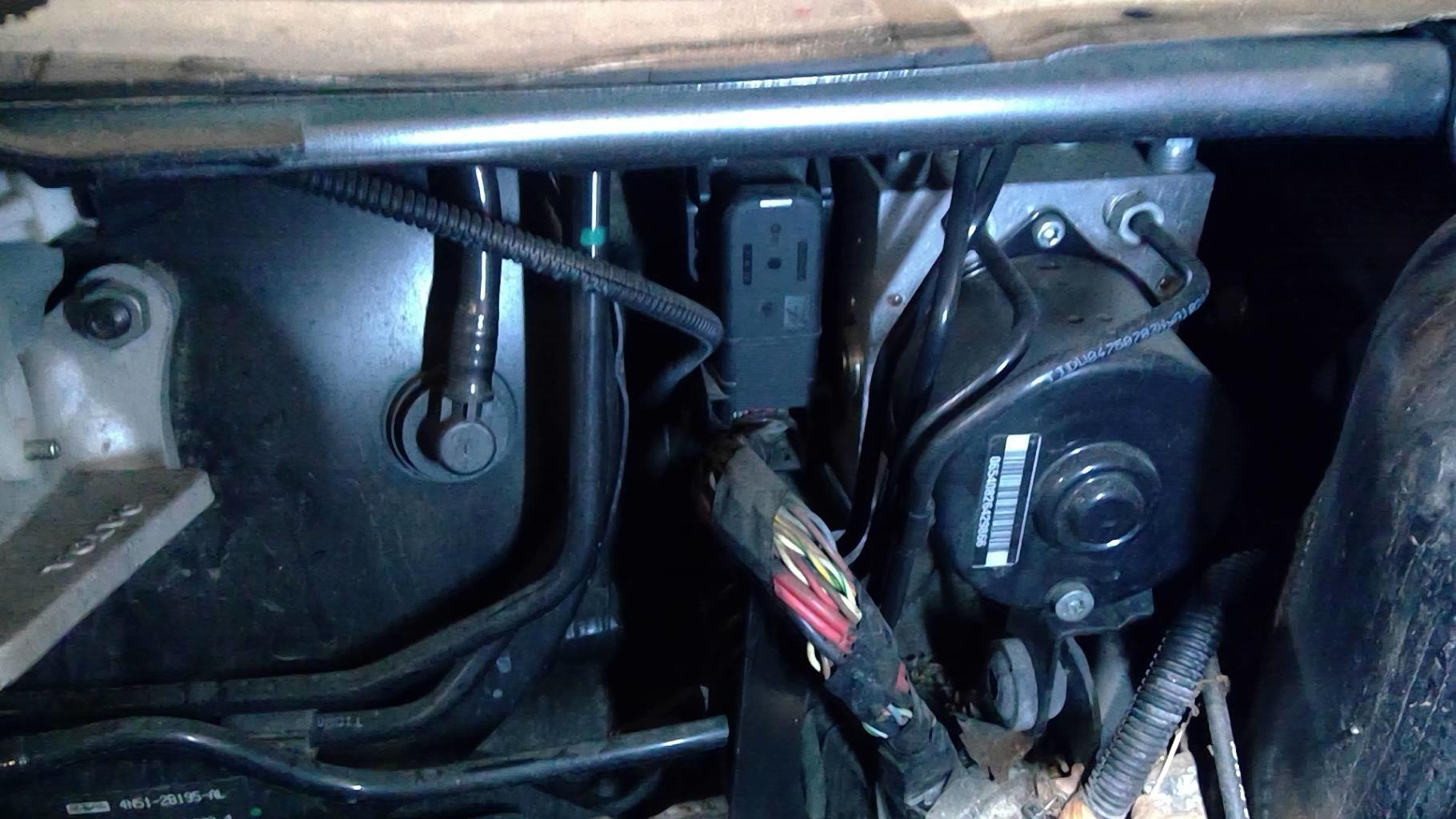 Bloc ABS (freins anti-blocage) VOLVO S 40 2 PHASE 1 Diesel - 1