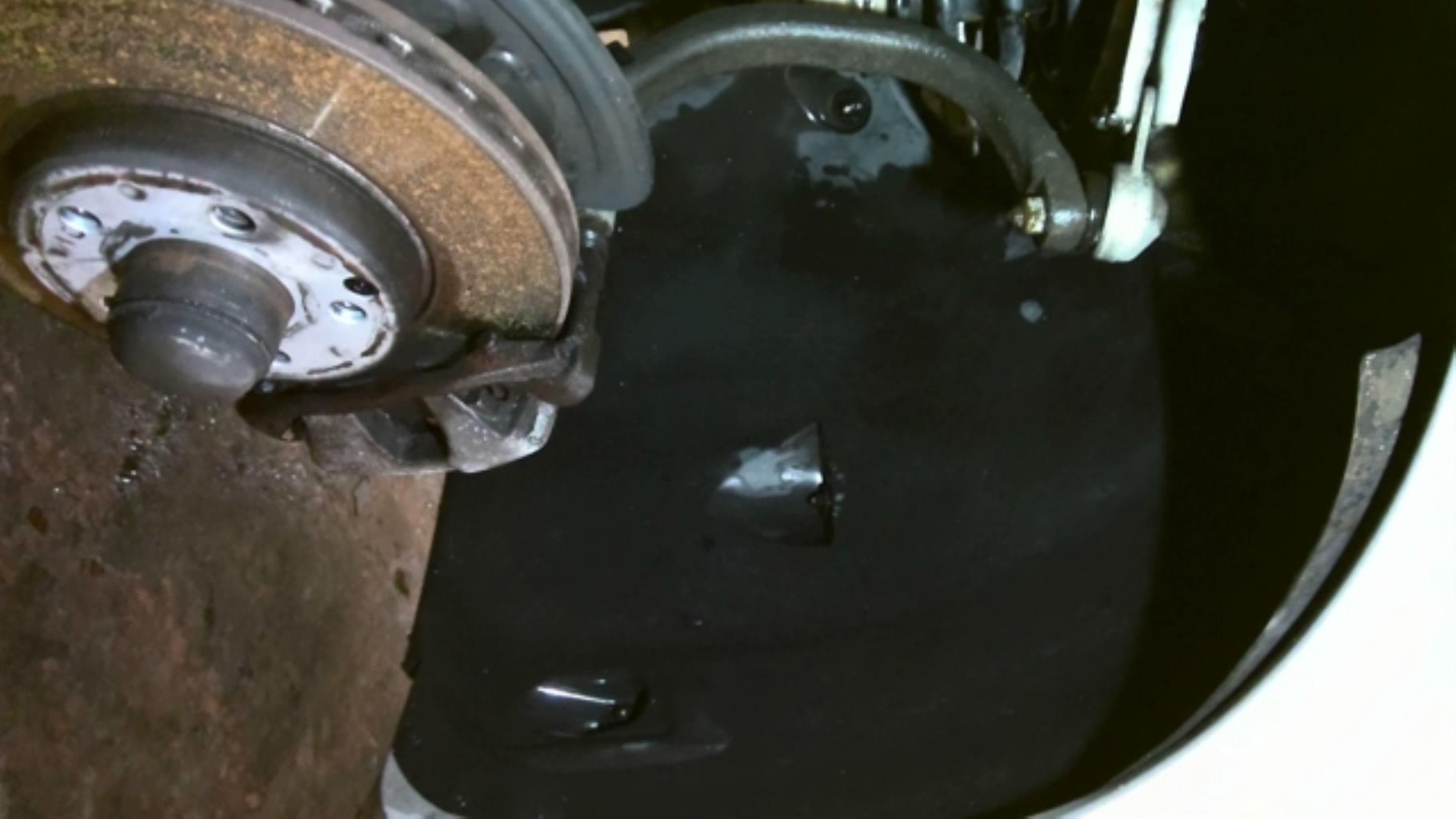Pare boue avant gauche MERCEDES CLASSE E 211  - 1