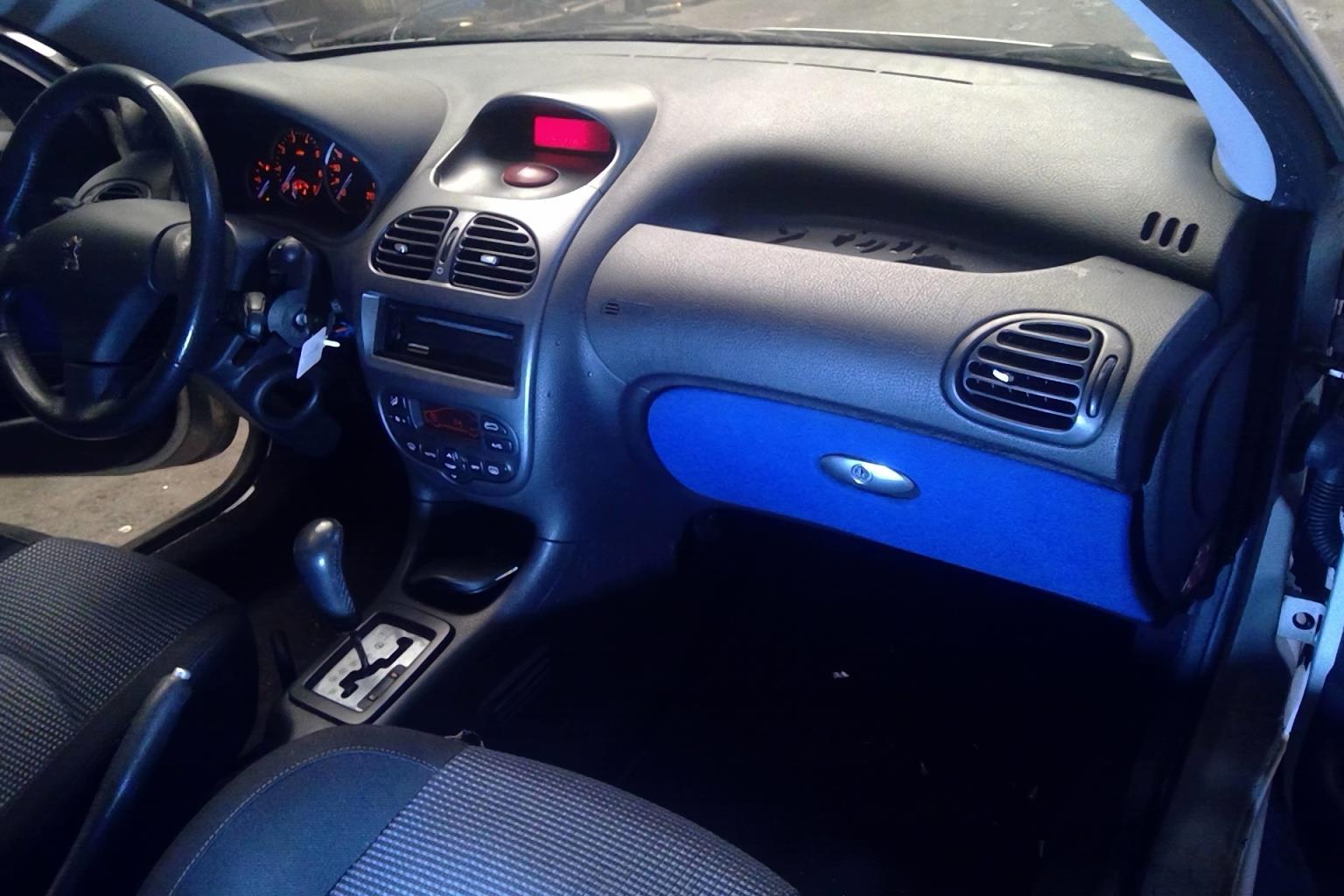 Planche de bord complete PEUGEOT 206  - 1