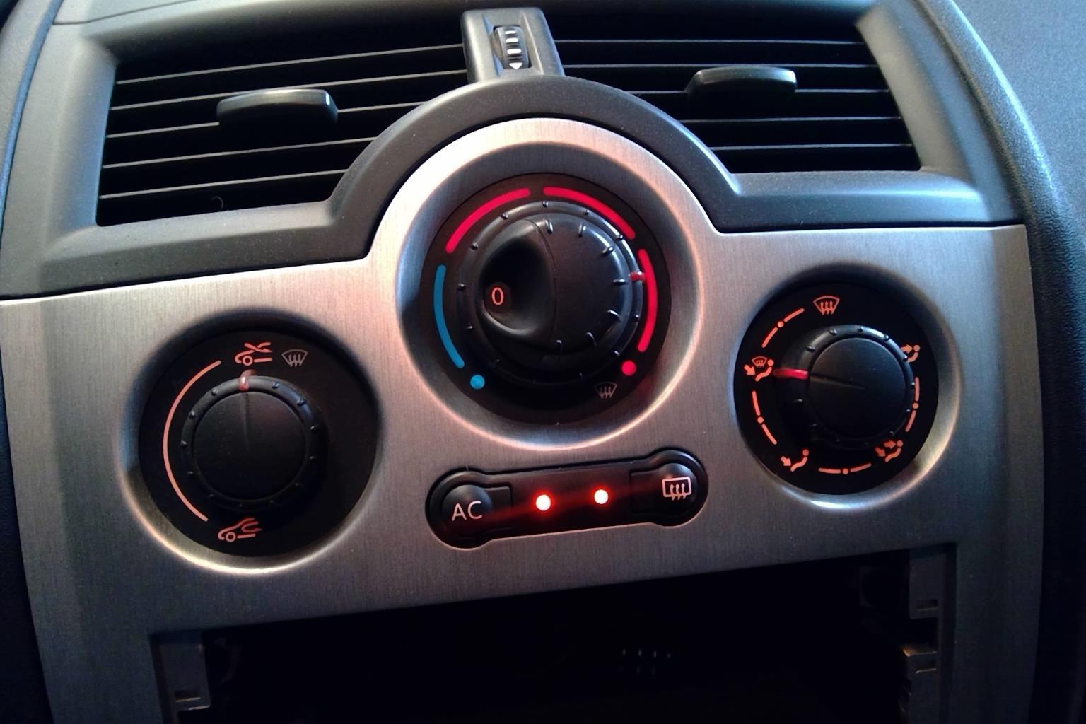 Commande chauffage RENAULT MEGANE 2 PHASE 1 CABRIOLET Essence - 1