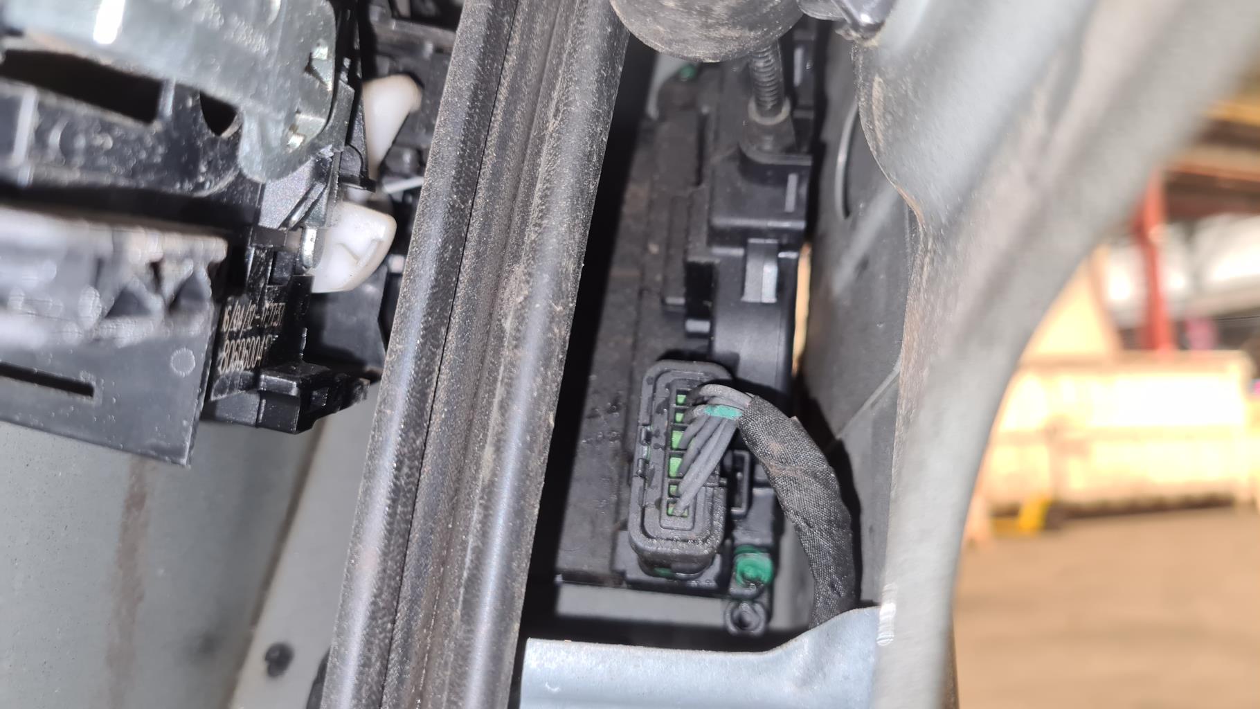 Serrure arriere droit RENAULT SCENIC 3 PHASE 2 Diesel - 1