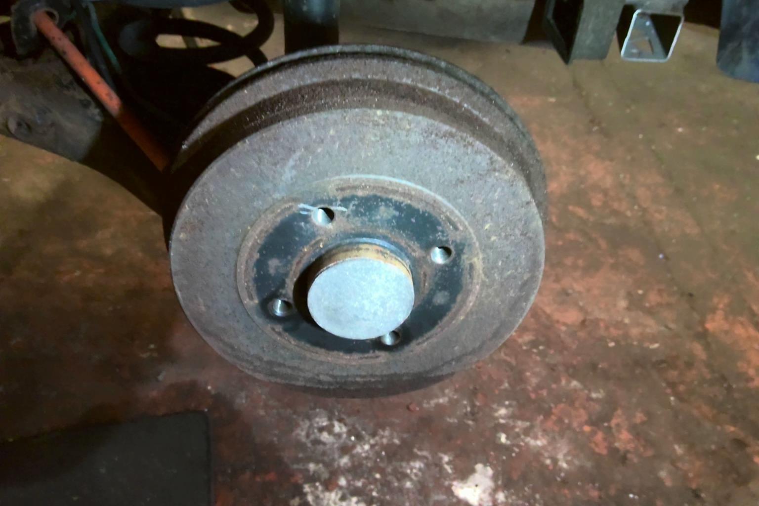 Tambour arriere gauche RENAULT CLIO 2 PHASE 2 Essence - 1