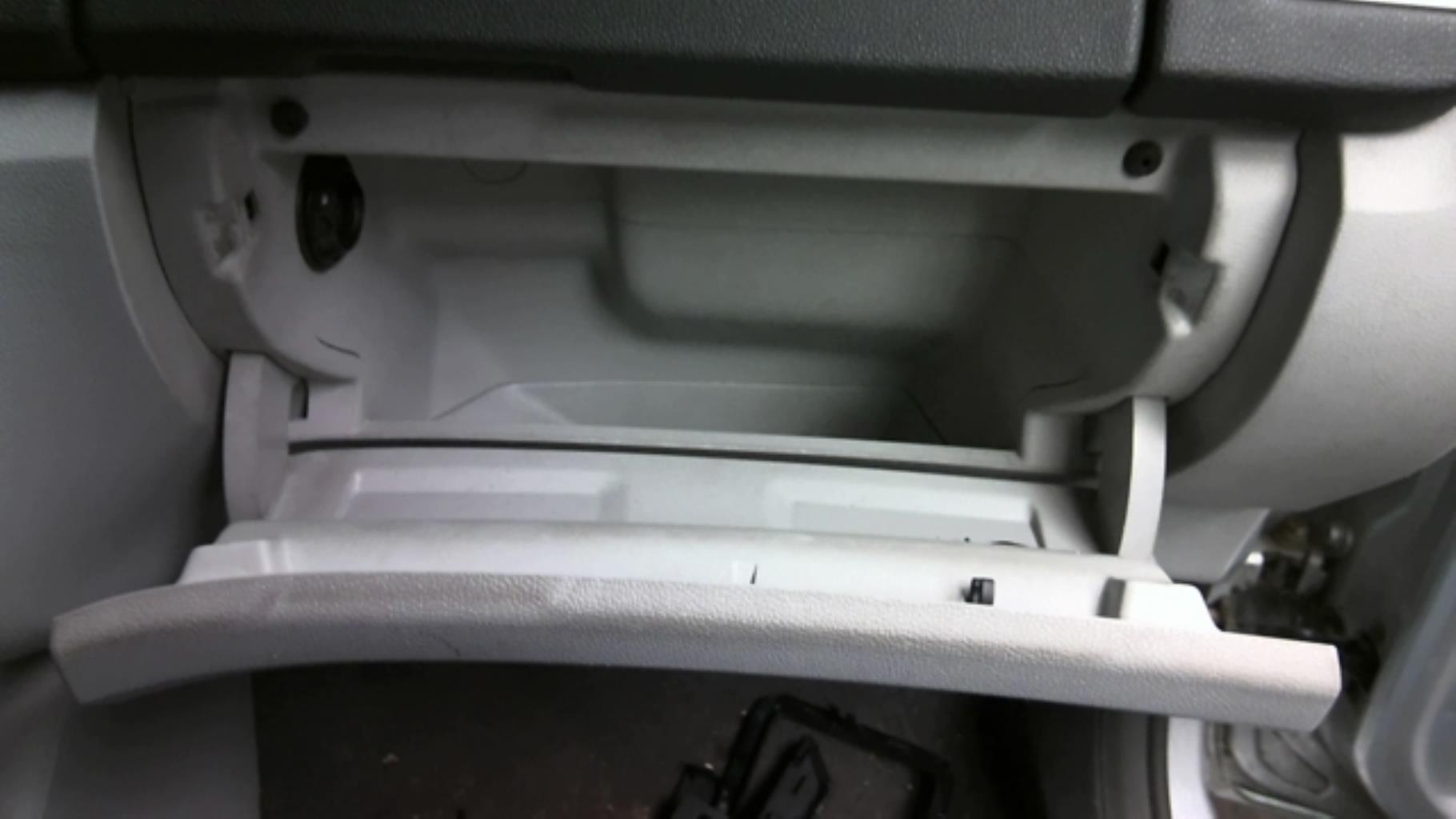 Boite a gants SKODA ROOMSTER  - 1