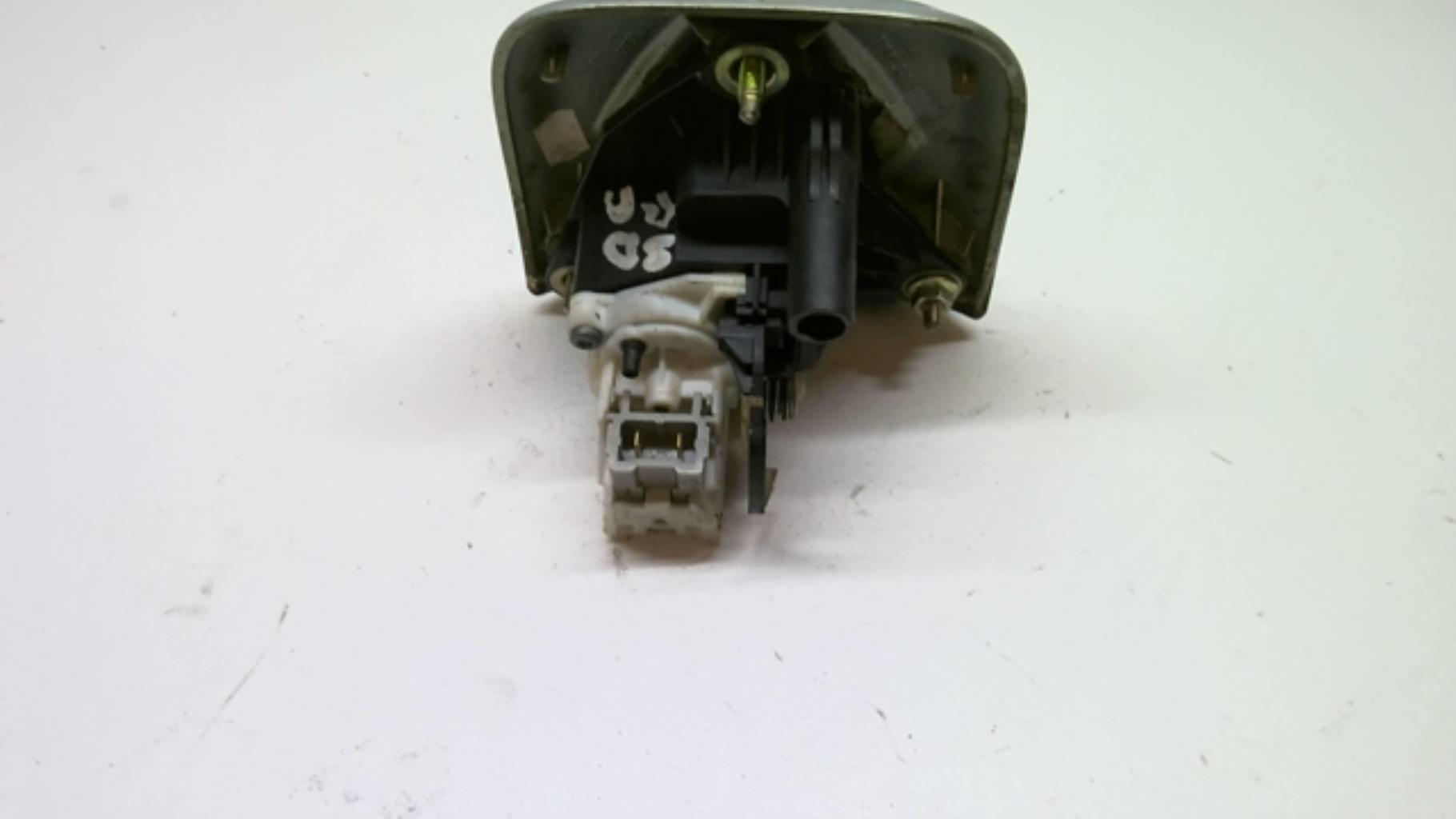 Bouton de coffre RENAULT CLIO 2 PHASE 2  - 1