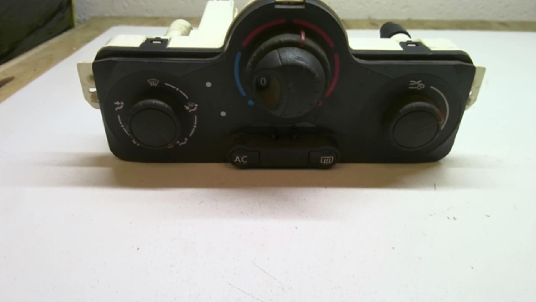 Commande chauffage RENAULT MODUS  - 1