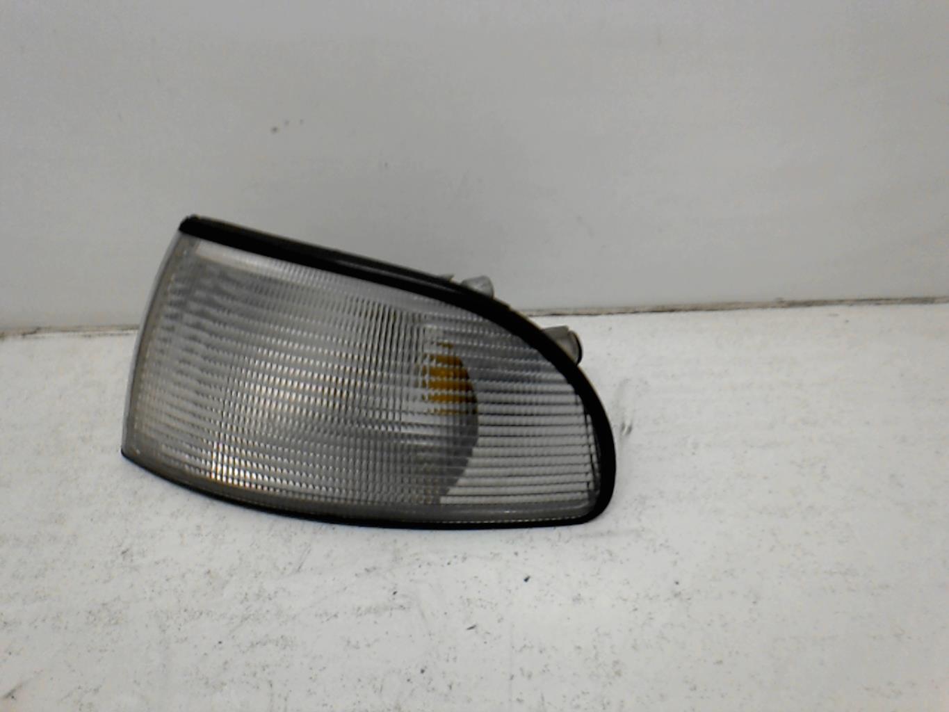 Optique avant secondaire gauche (feux)(clignotant) AUDI A4 1  - 1