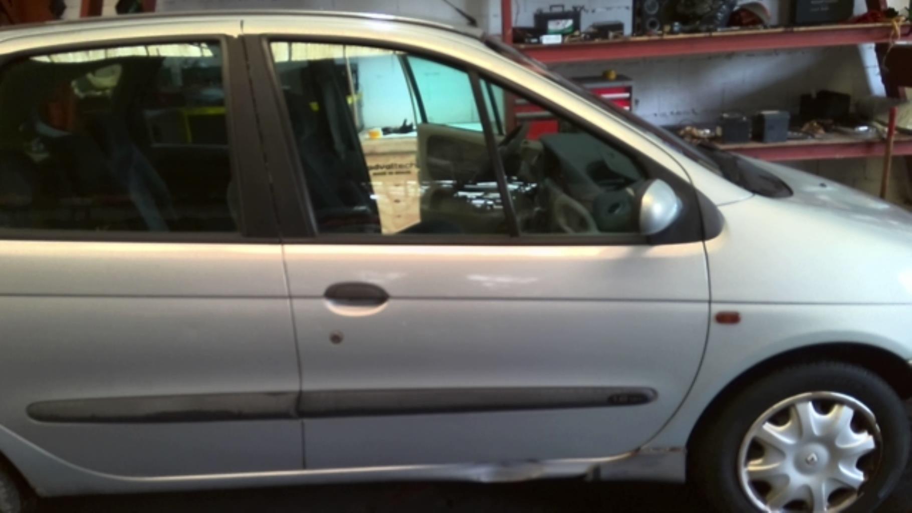 Porte avant droit RENAULT SCENIC 1 PHASE 2 Essence - 1