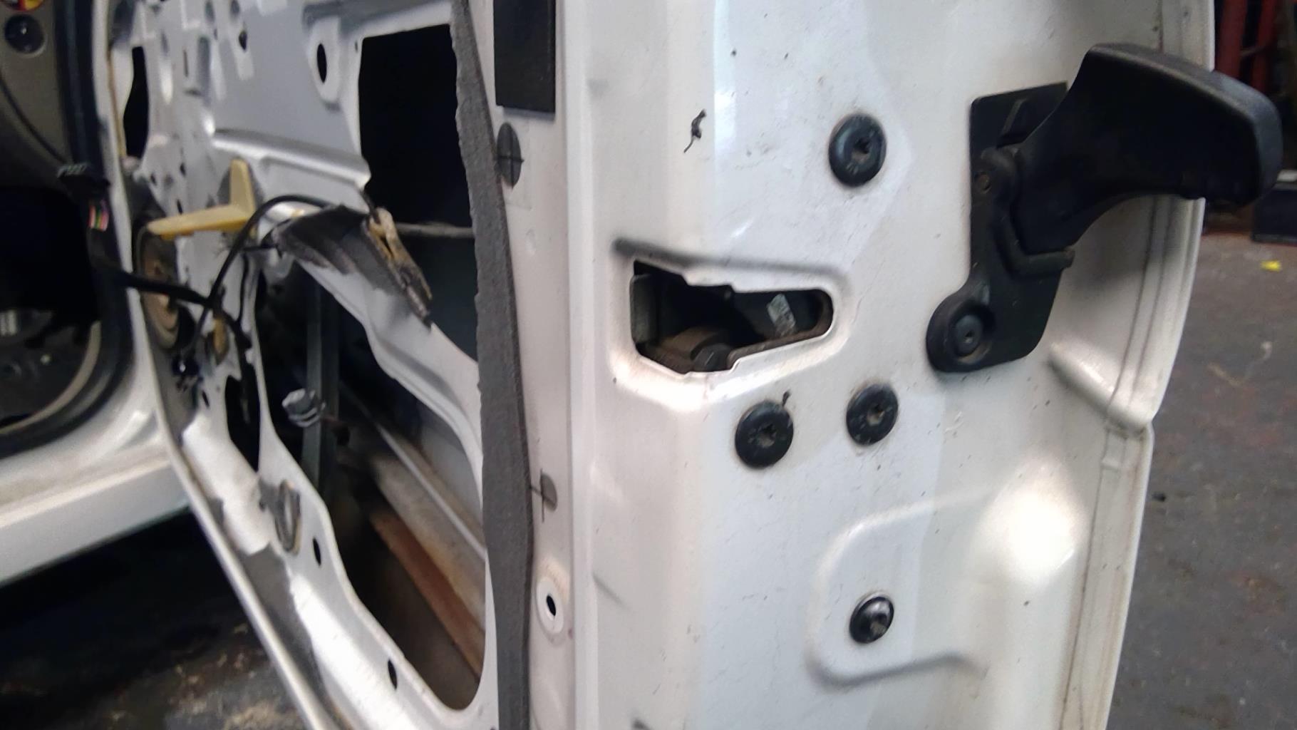 Serrure avant droit RENAULT TWINGO 2 PHASE 1 Diesel - 1