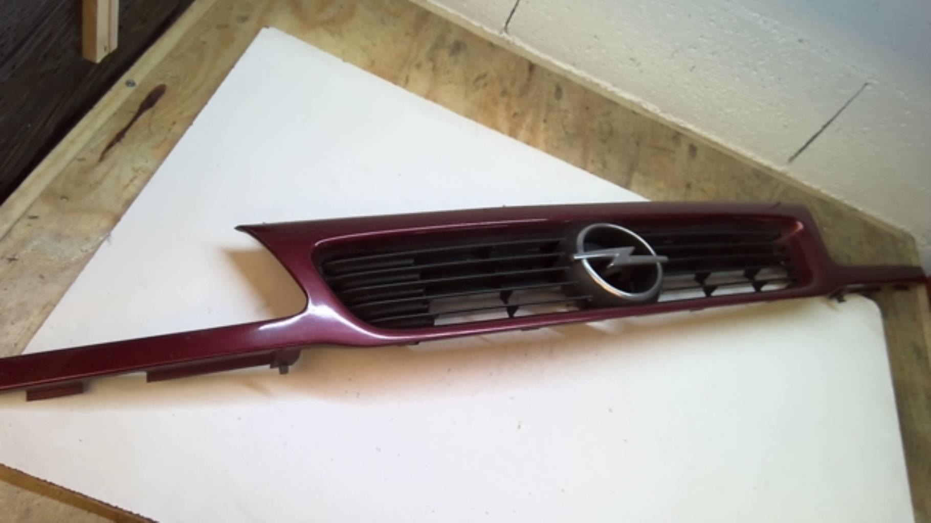 Calandre OPEL ASTRA F  - 1