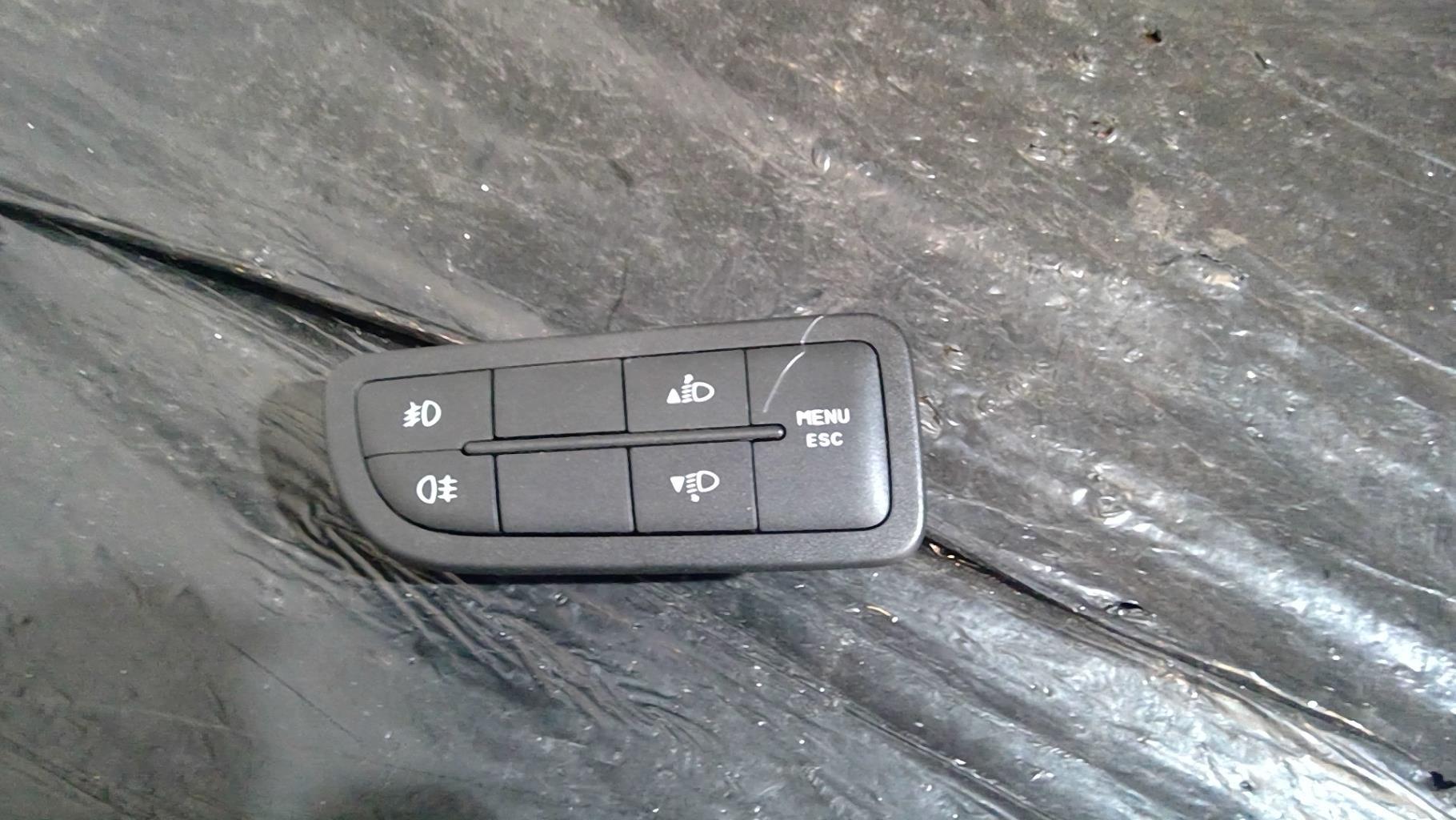 Commande de reglage hauteur de phare PEUGEOT BIPPER Diesel - 1