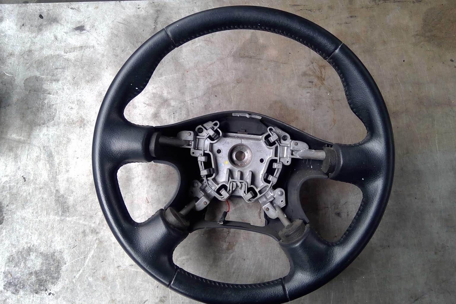 Volant NISSAN PRIMERA 4 Diesel - 1