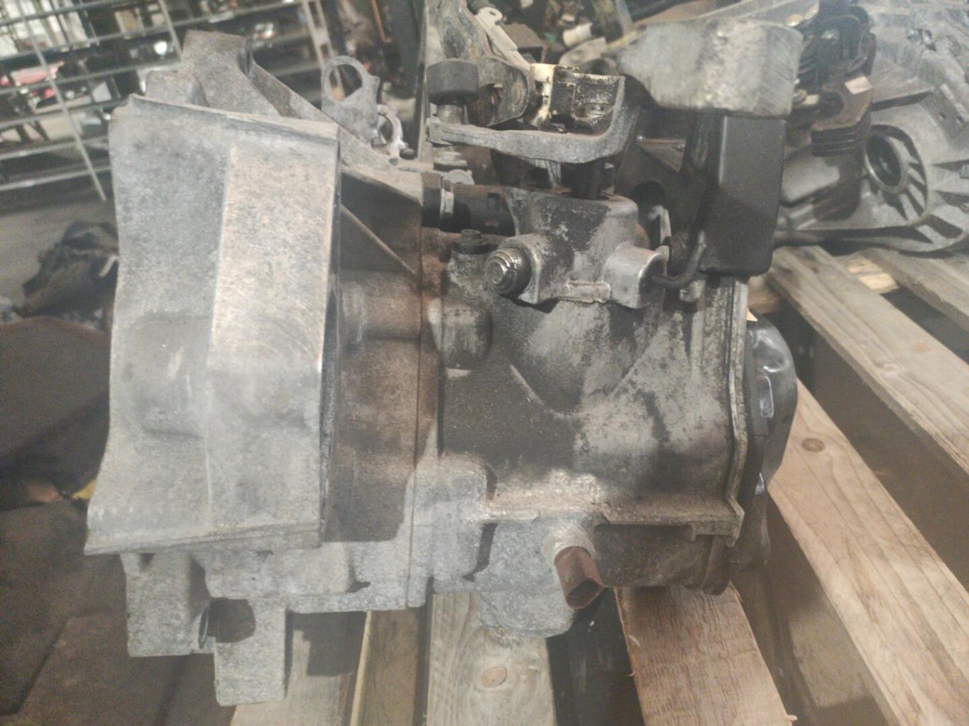 Boite de vitesses VOLKSWAGEN FOX Essence - 1