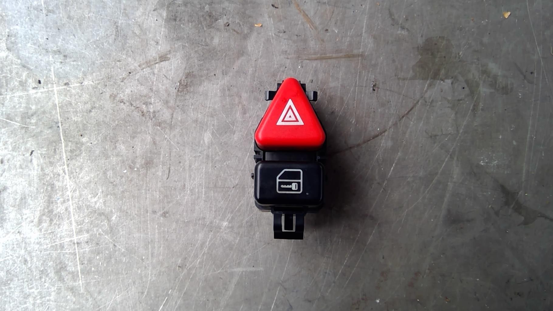 Bouton de warning MERCEDES CLASSE A 168 PHASE 1 Diesel - 1