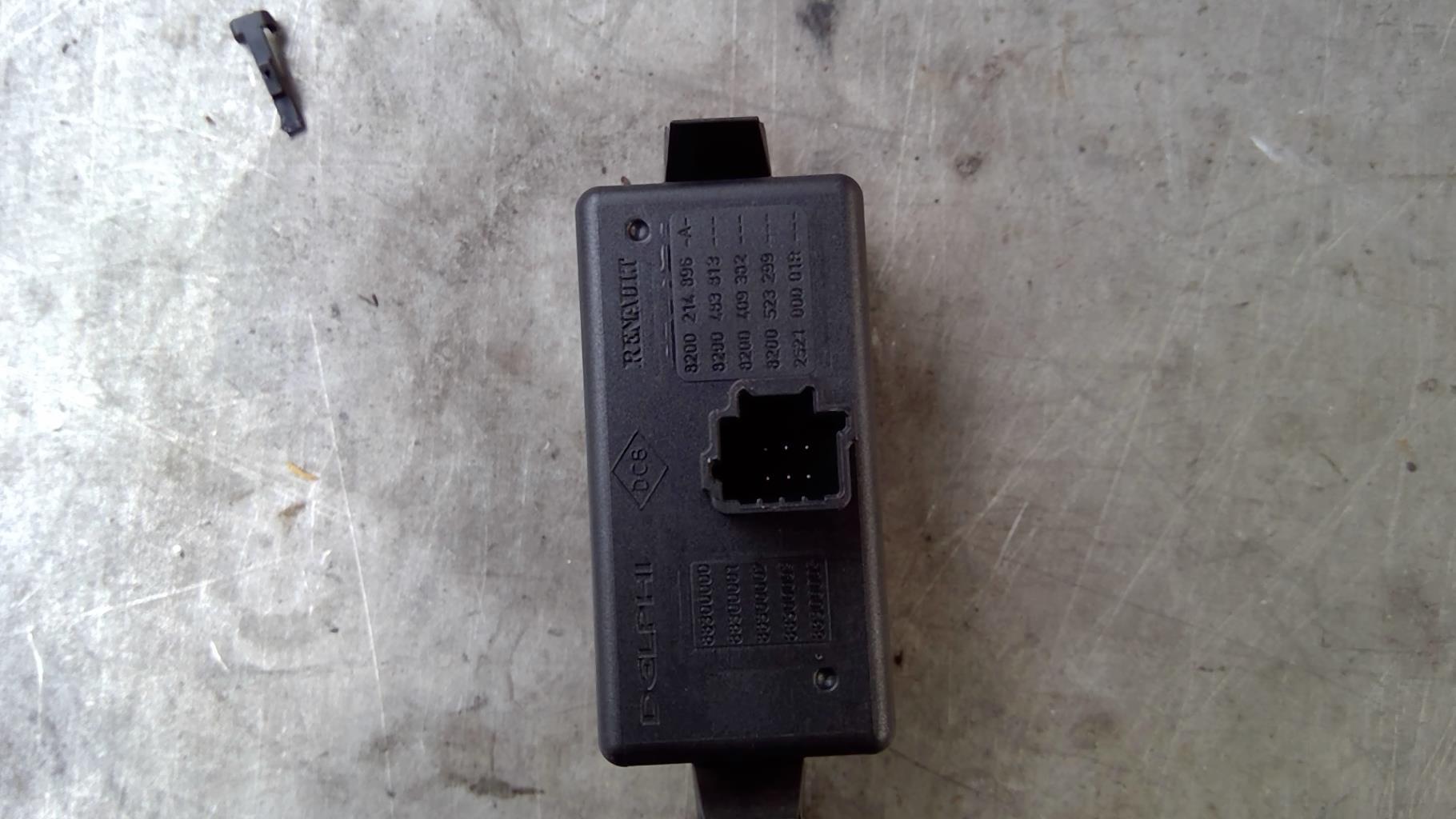 Bouton de warning RENAULT MEGANE 3 PHASE 1 Diesel - 1