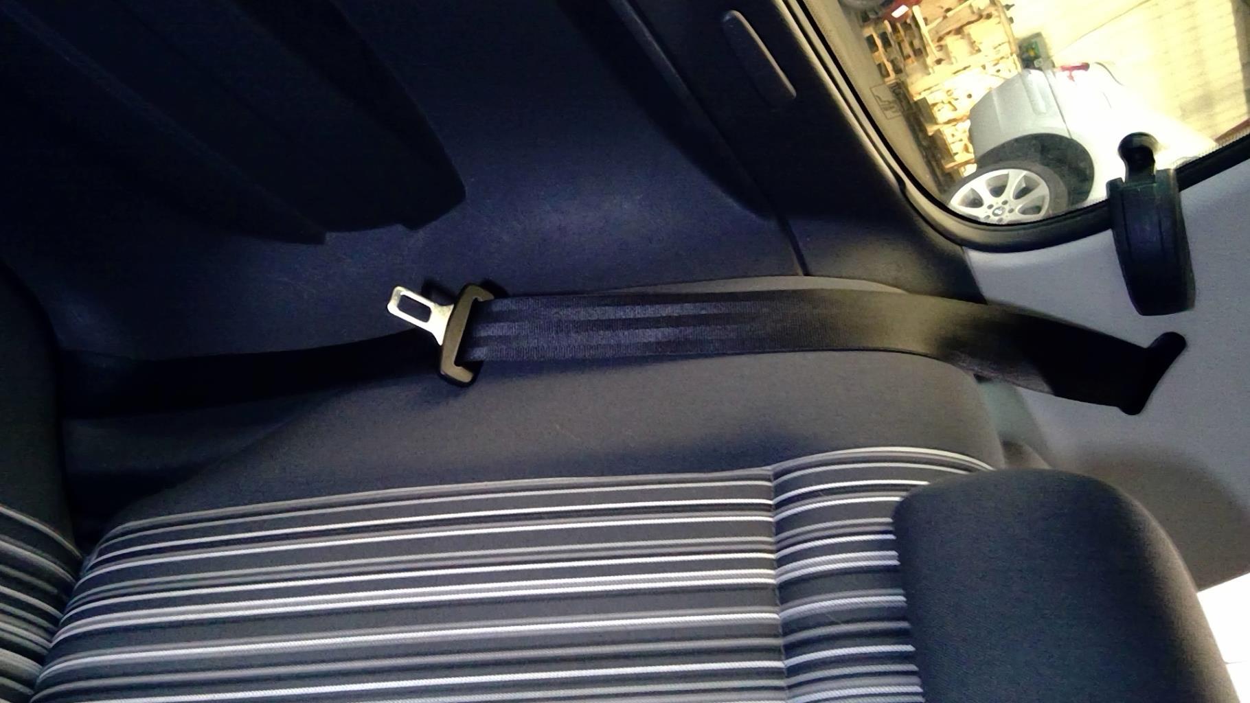 Ceinture arriere droit VOLKSWAGEN FOX Essence - 1