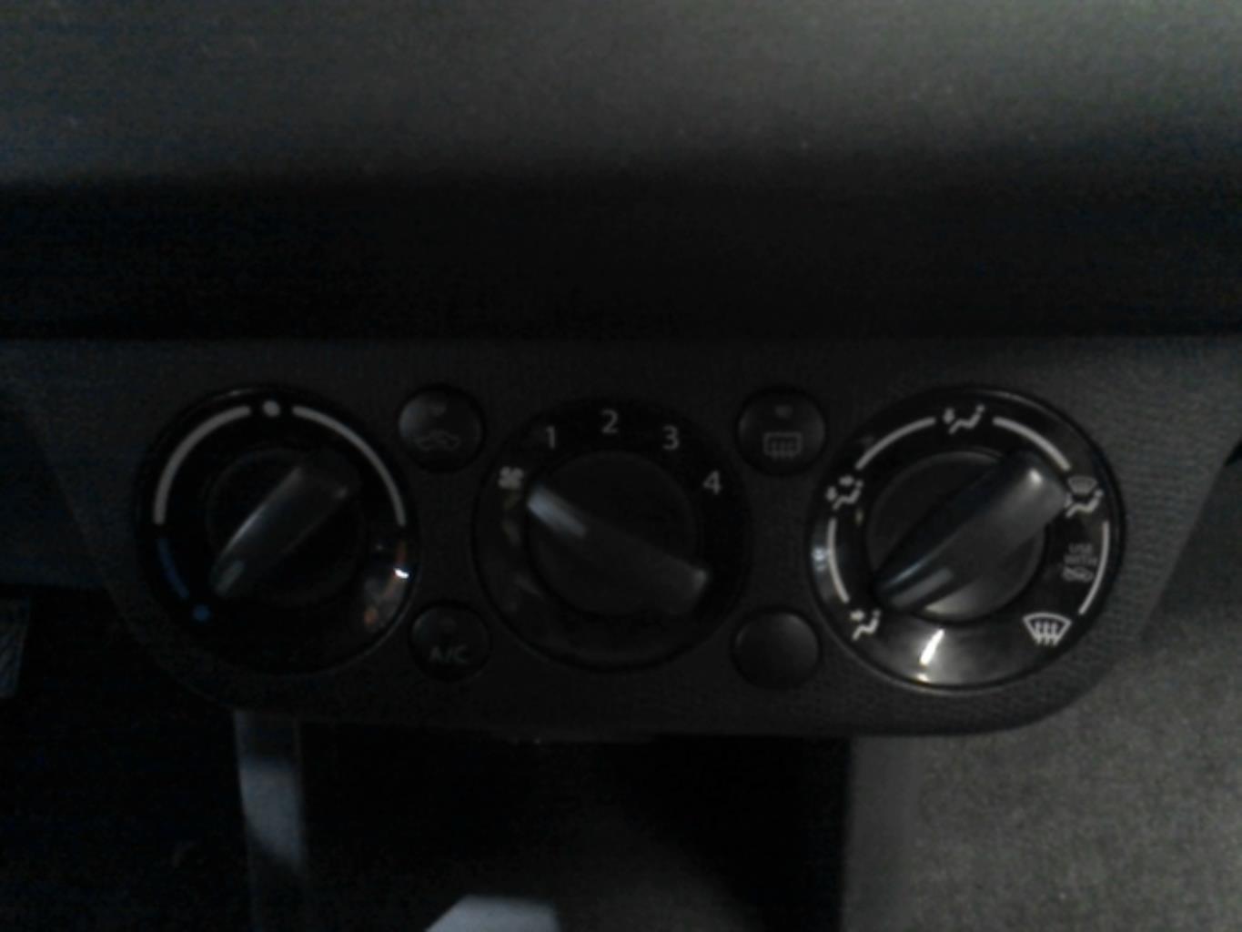 Commande chauffage SUZUKI SWIFT 3 Essence - 1