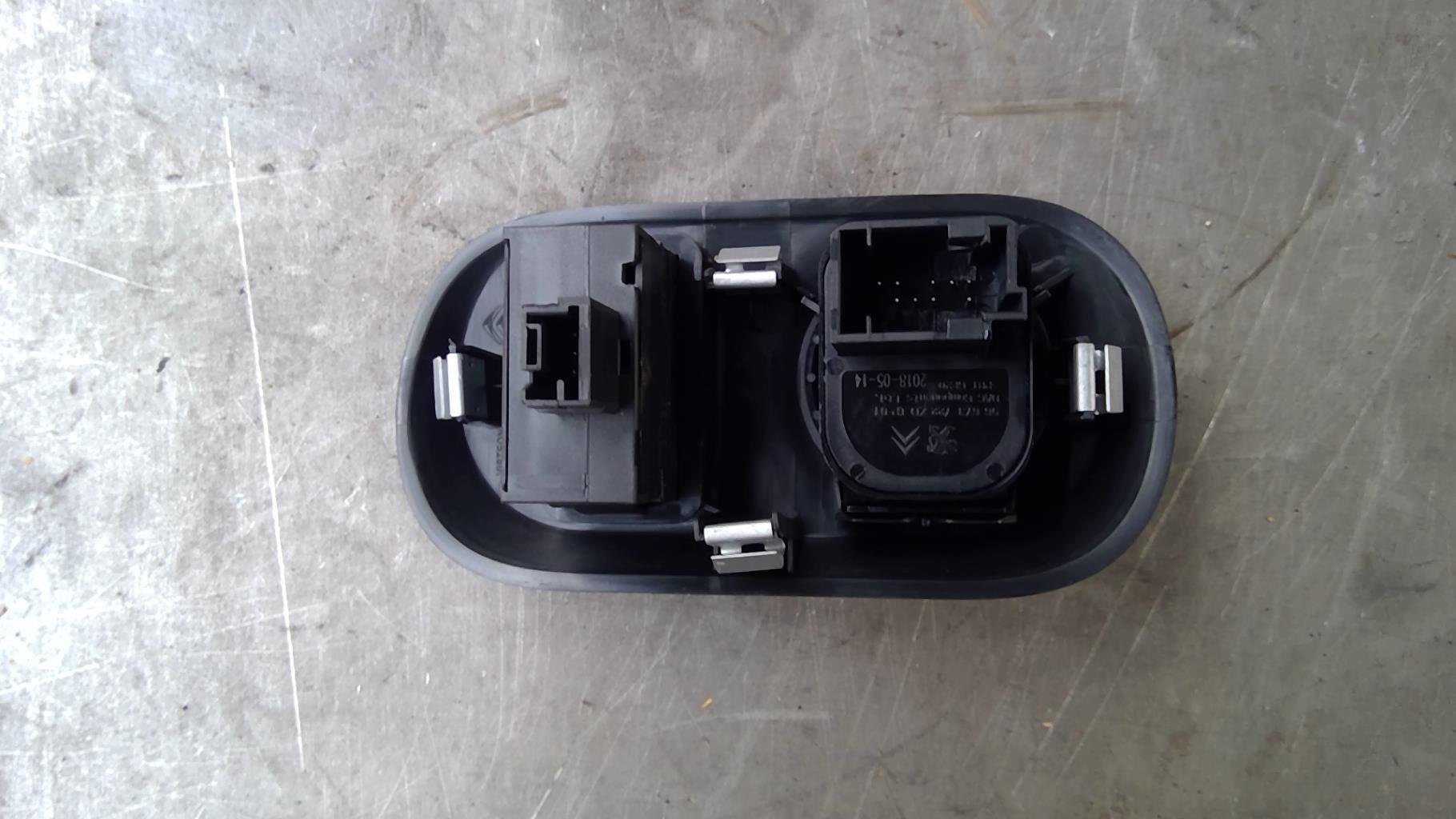 Commande de reglage hauteur de phare CITROEN C4 CACTUS Essence - 1