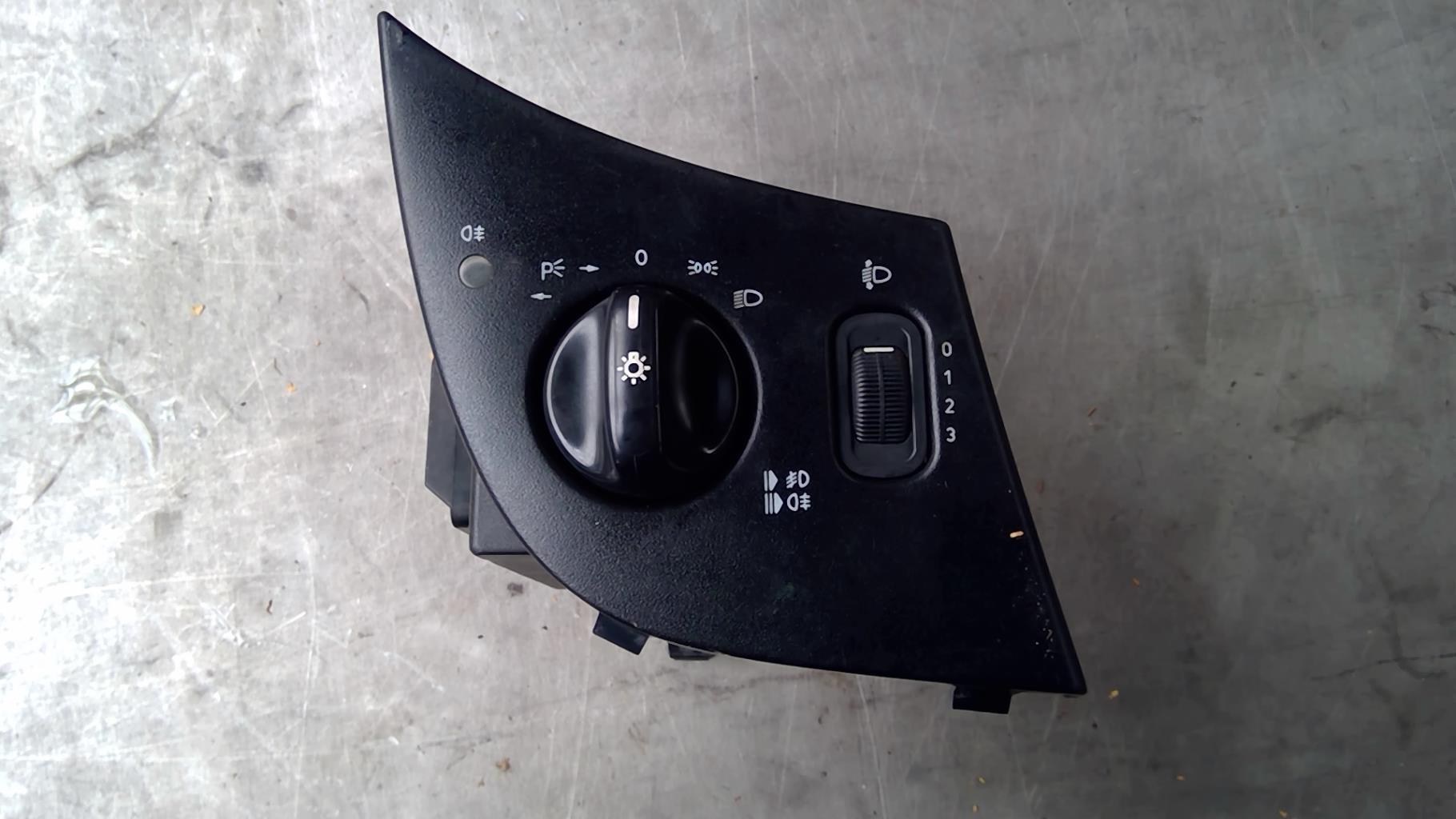 Commande de reglage hauteur de phare MERCEDES CLASSE A 168 PHASE 1 Diesel - 1