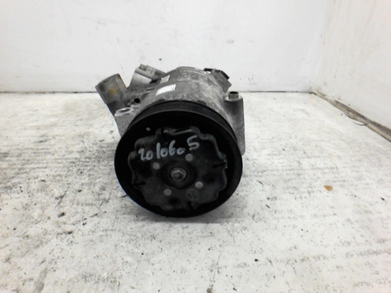 Compresseur clim VOLKSWAGEN FOX Essence - 1