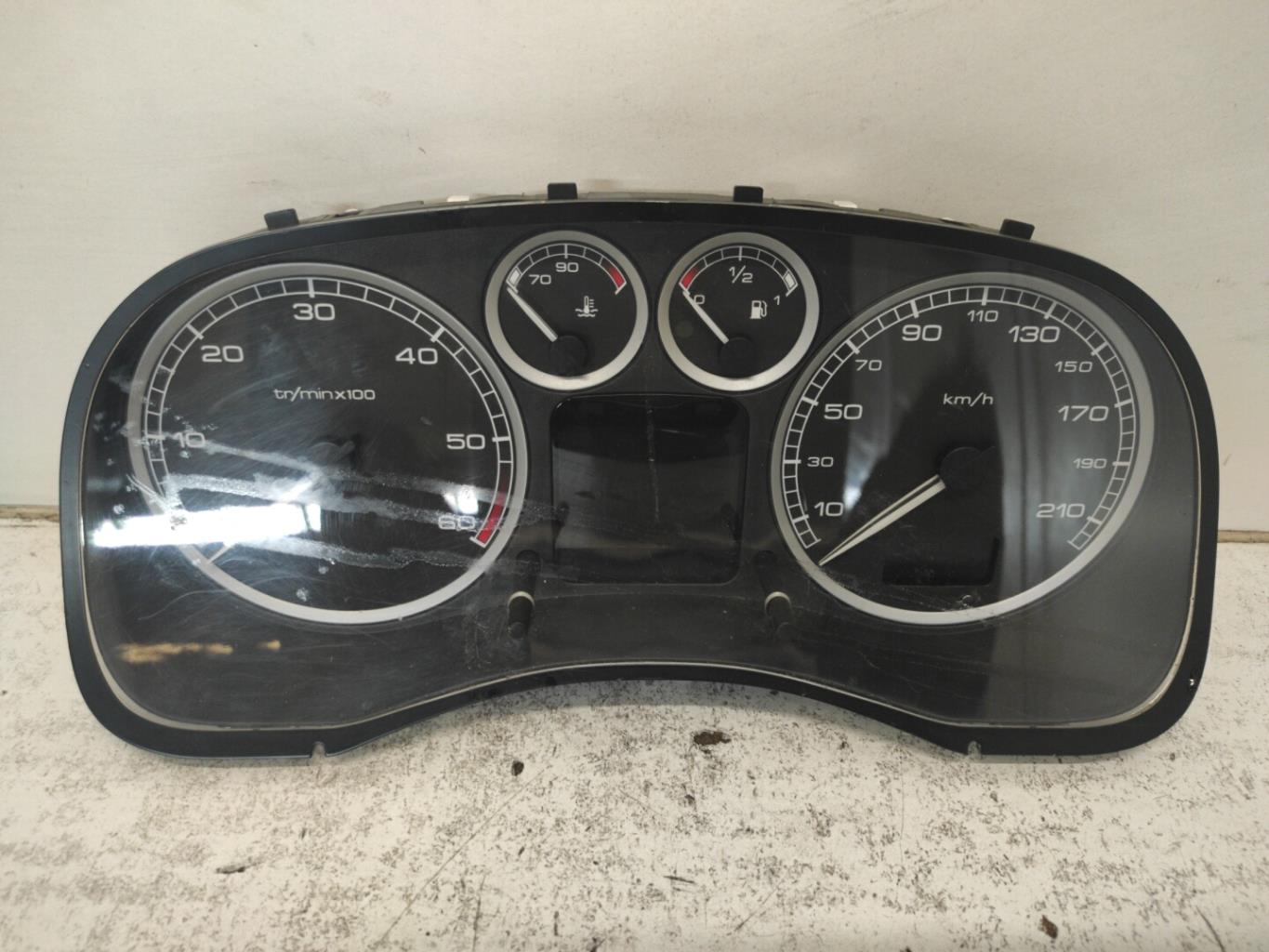 Compteur PEUGEOT 307 PHASE 1 BREAK Diesel - 1