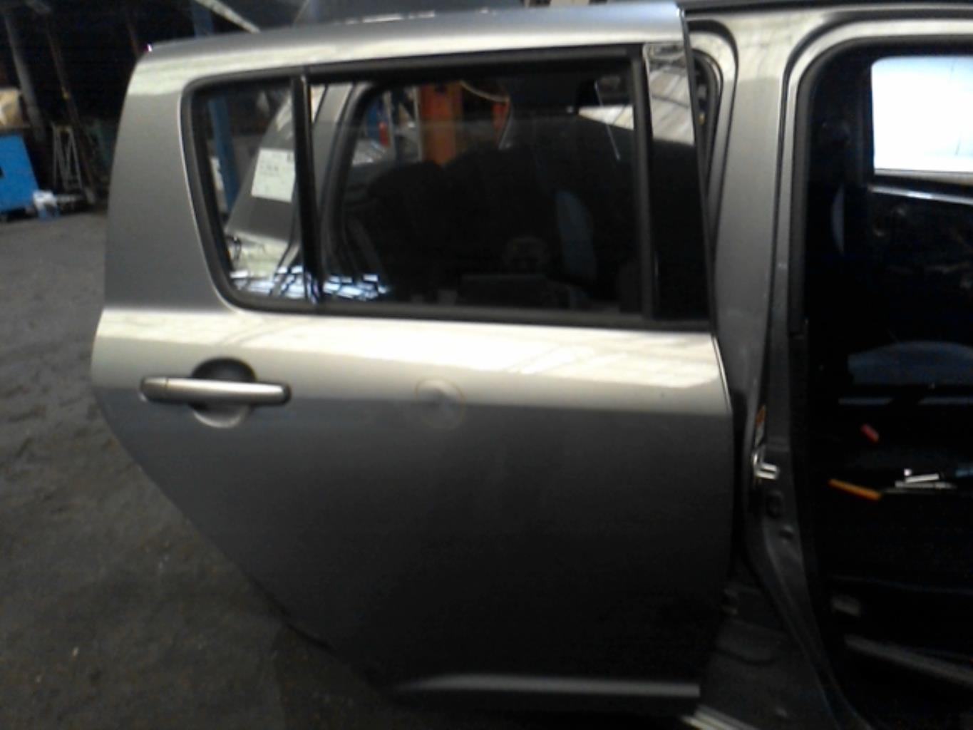 Porte arriere droit SUZUKI SWIFT 3 Essence - 1