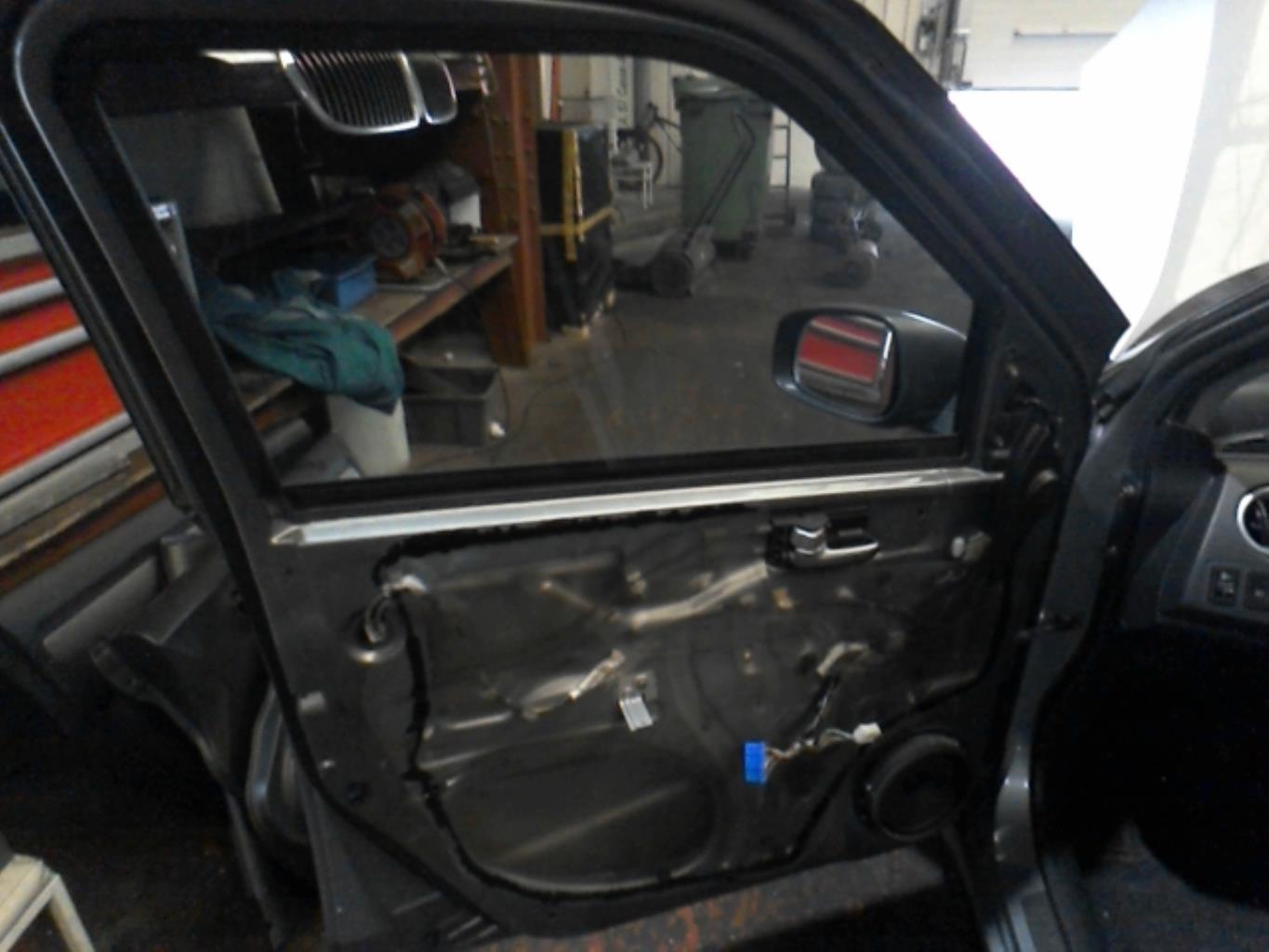Porte avant gauche SUZUKI SWIFT 3 Essence - 1