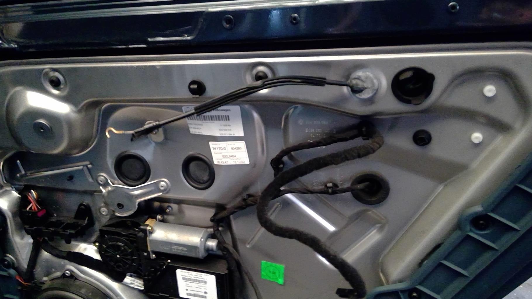 Serrure arriere droit VOLKSWAGEN PHAETON PHASE 1 Essence - 1