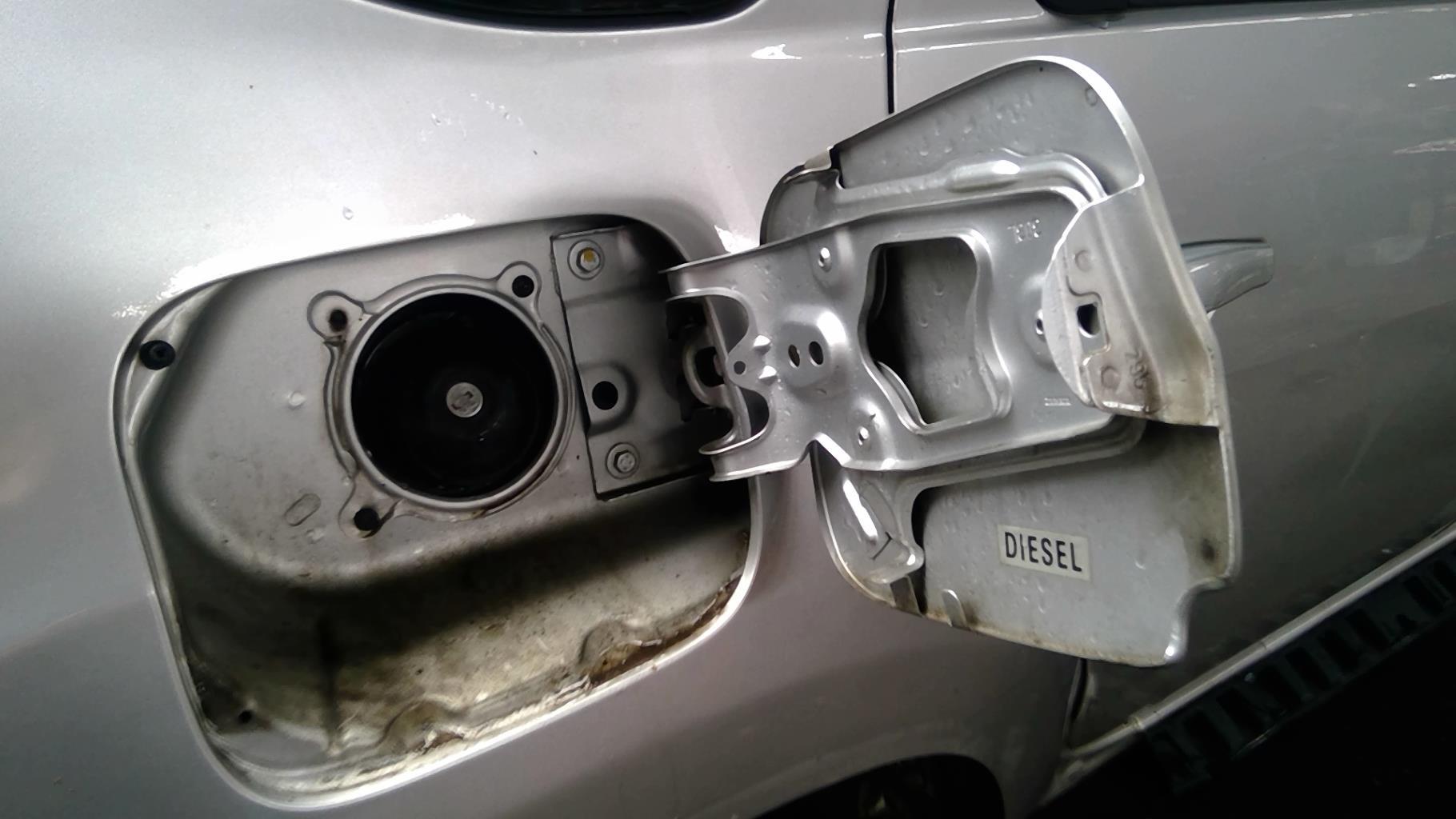 Trappe d'essence DACIA DUSTER 1 PHASE 1 Diesel - 1