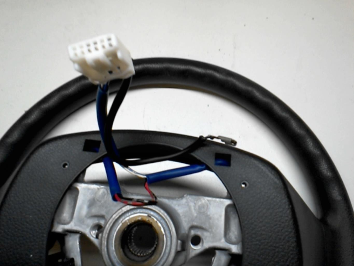 Volant SUZUKI SWIFT 3 Essence - 1