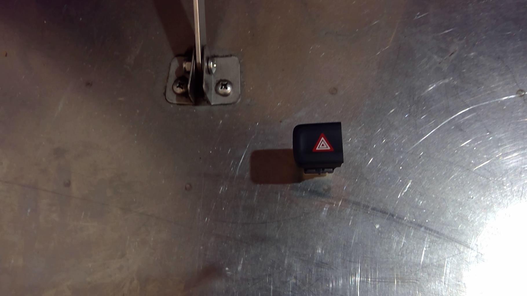 Bouton de warning PEUGEOT RIFTER Essence - 1