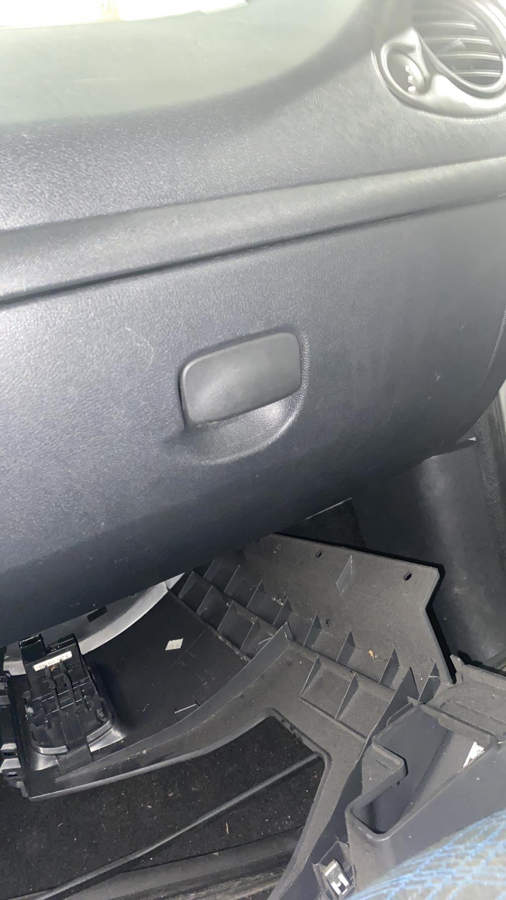 Boite a gants RENAULT CLIO 3 PHASE 1 Diesel - 1