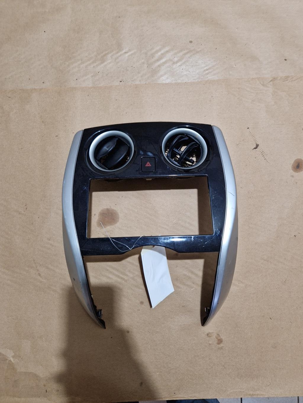 Bouton de warning NISSAN NOTE 2 Essence - 1