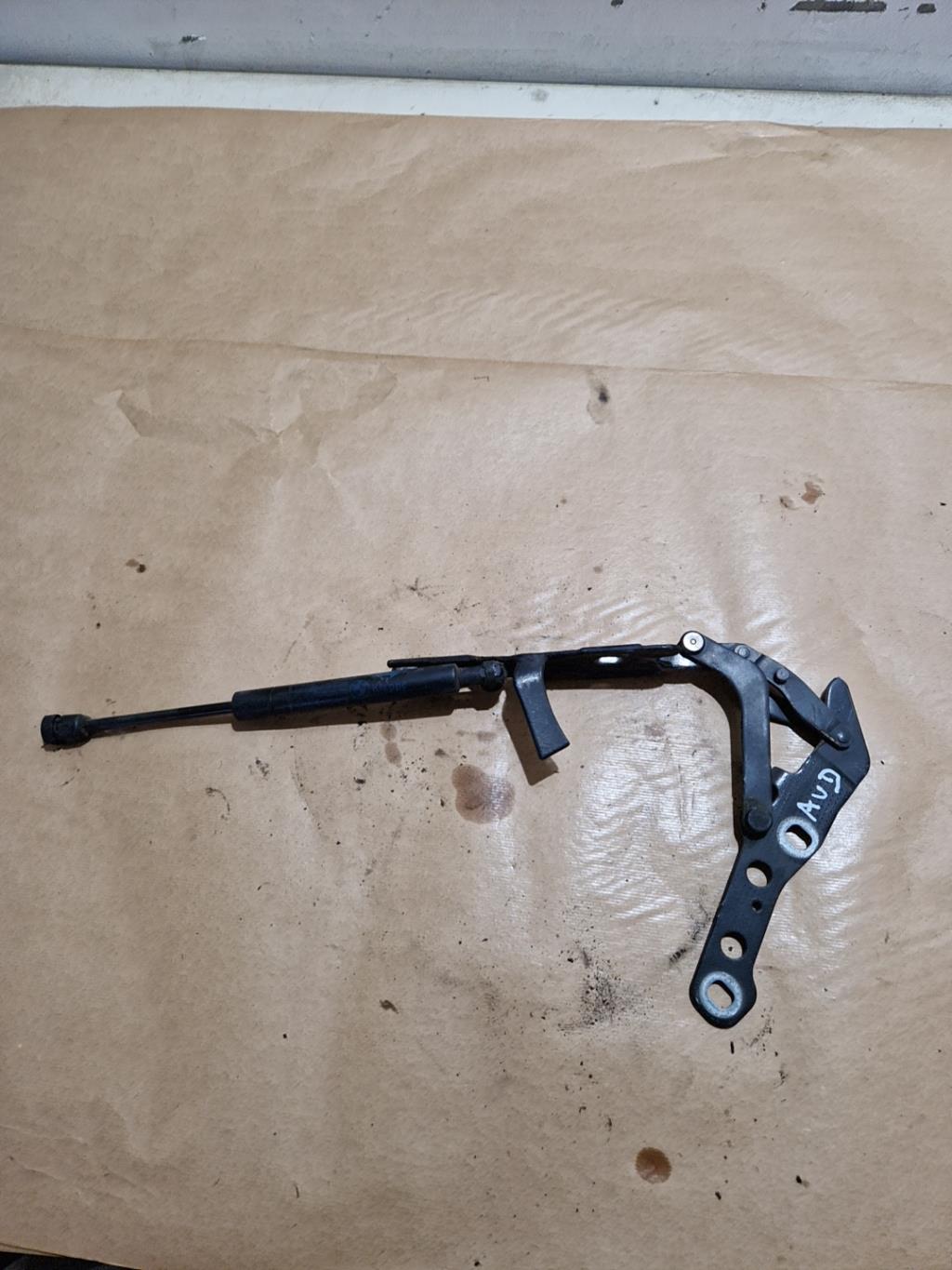 Charniere de capot BMW X3 E83 PHASE 2 Diesel - 1
