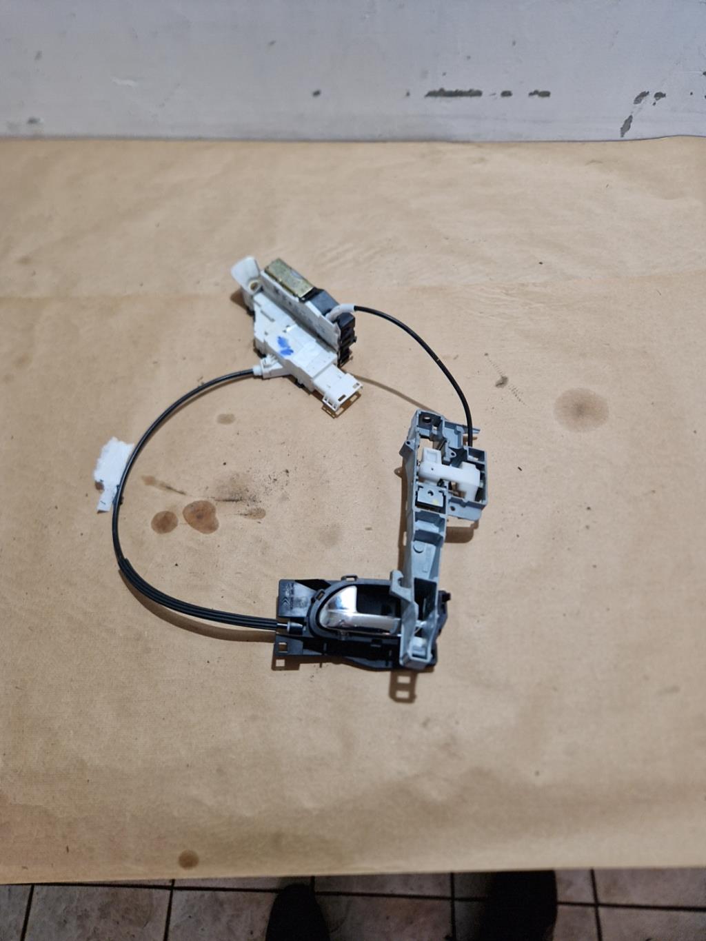Serrure avant gauche CITROEN C5 2 BREAK Diesel - 1