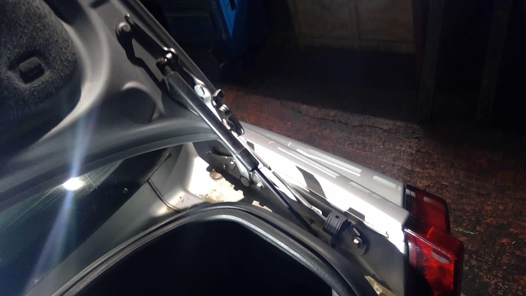 Verin de coffre VOLVO S 80 1 PHASE 1 Diesel - 1