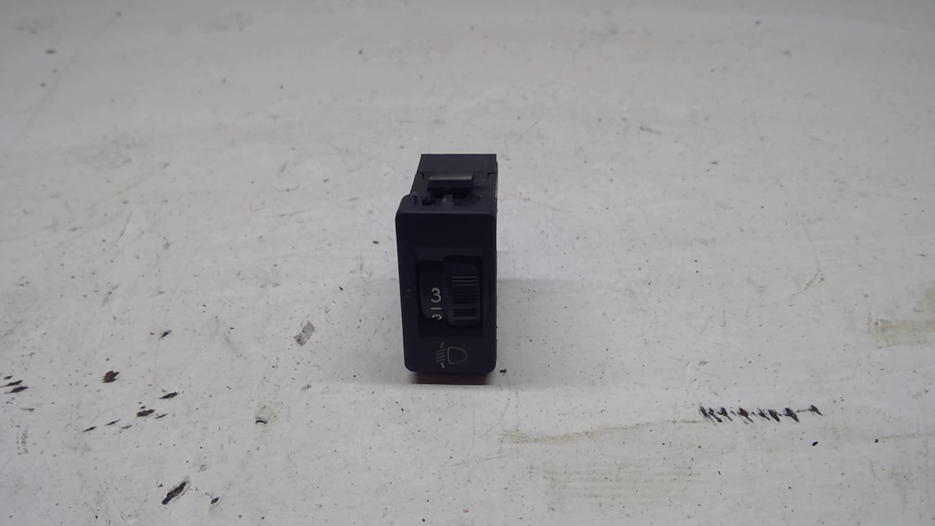 Bouton/Interrupteur PEUGEOT 208 1 PHASE 1 Diesel - 1