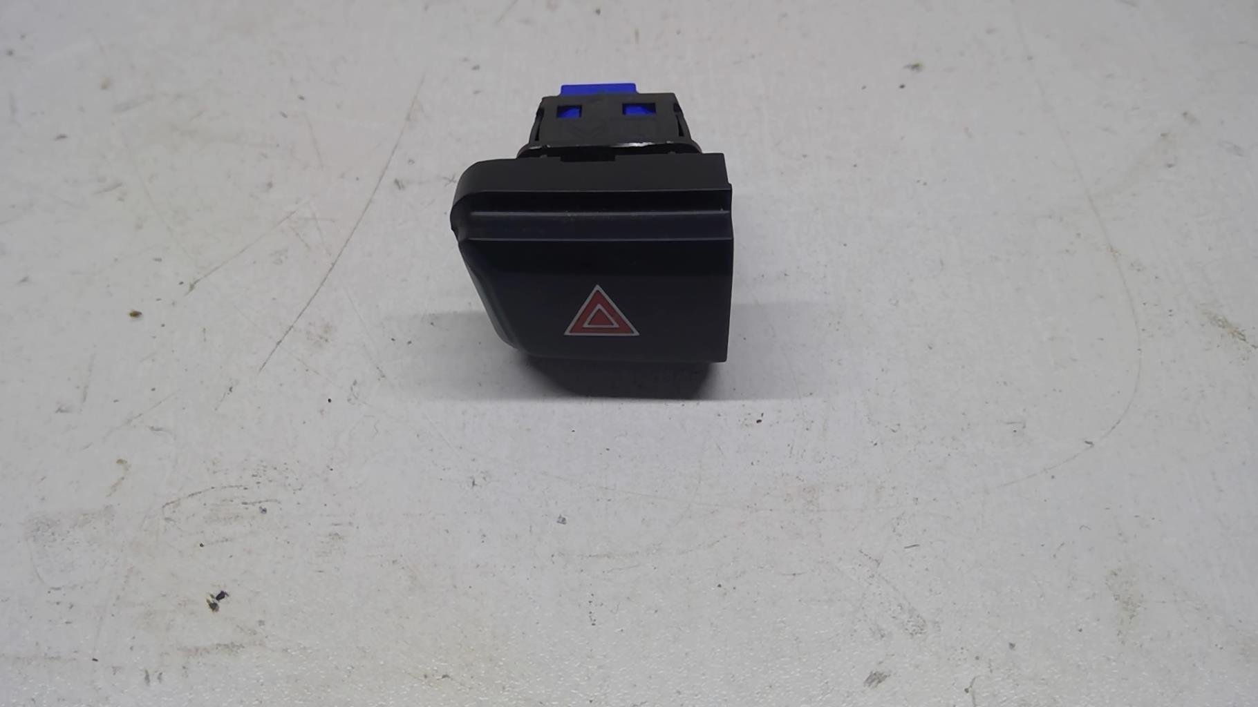 Bouton de warning PEUGEOT 208 1 PHASE 2 Essence - 1