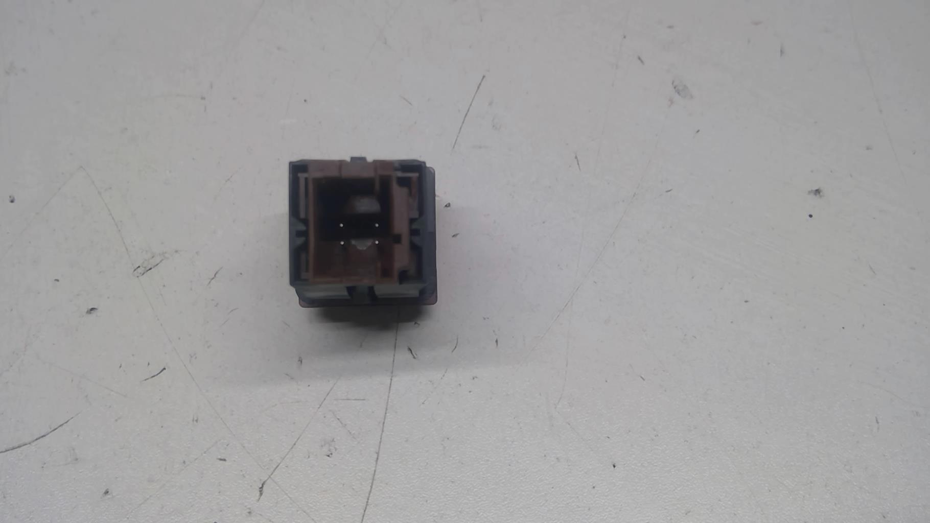 Bouton de warning PEUGEOT 207 PHASE 2 BREAK Diesel - 1