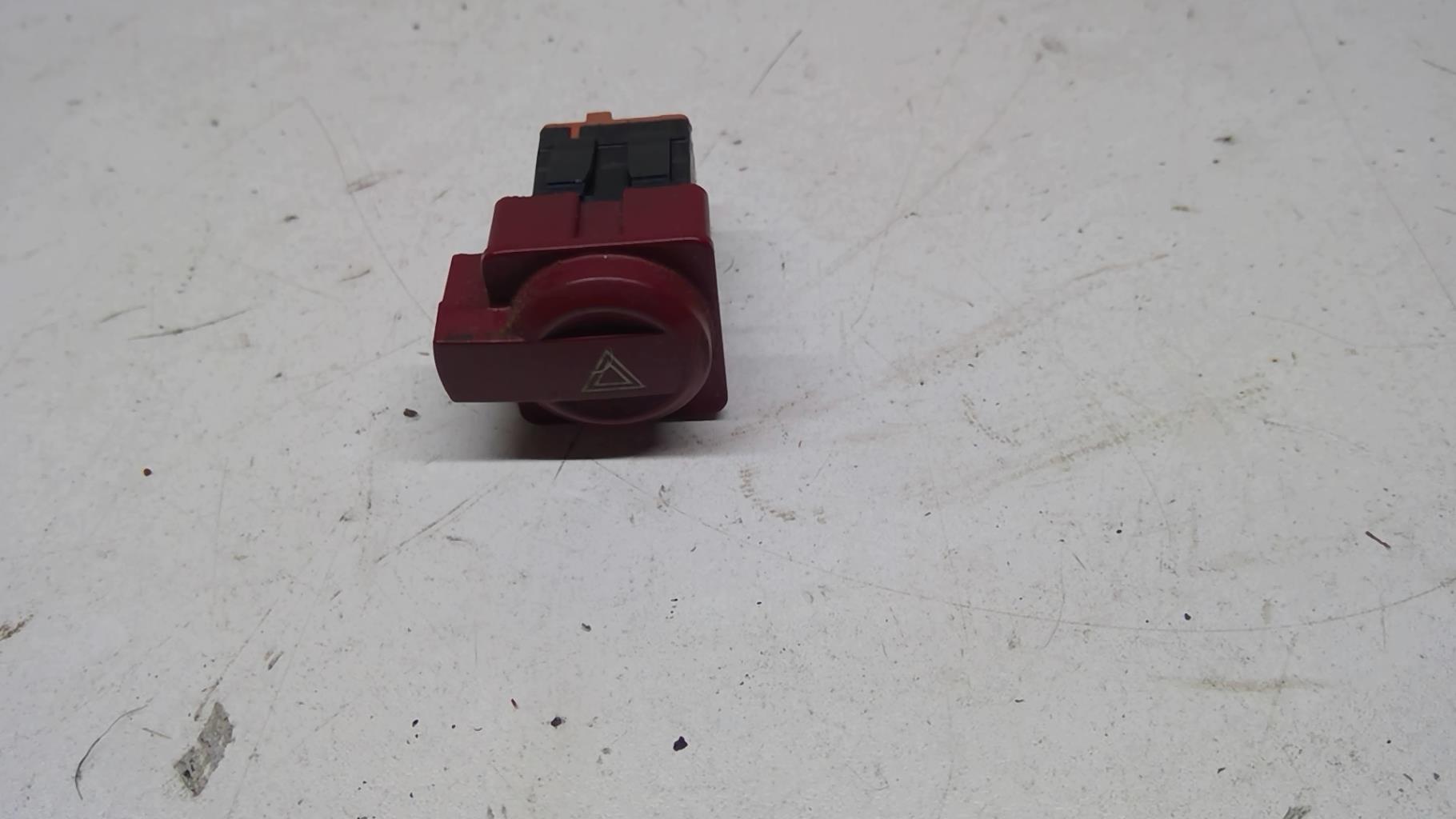 Bouton de warning CITROEN C4 1 PHASE 1 Essence - 1