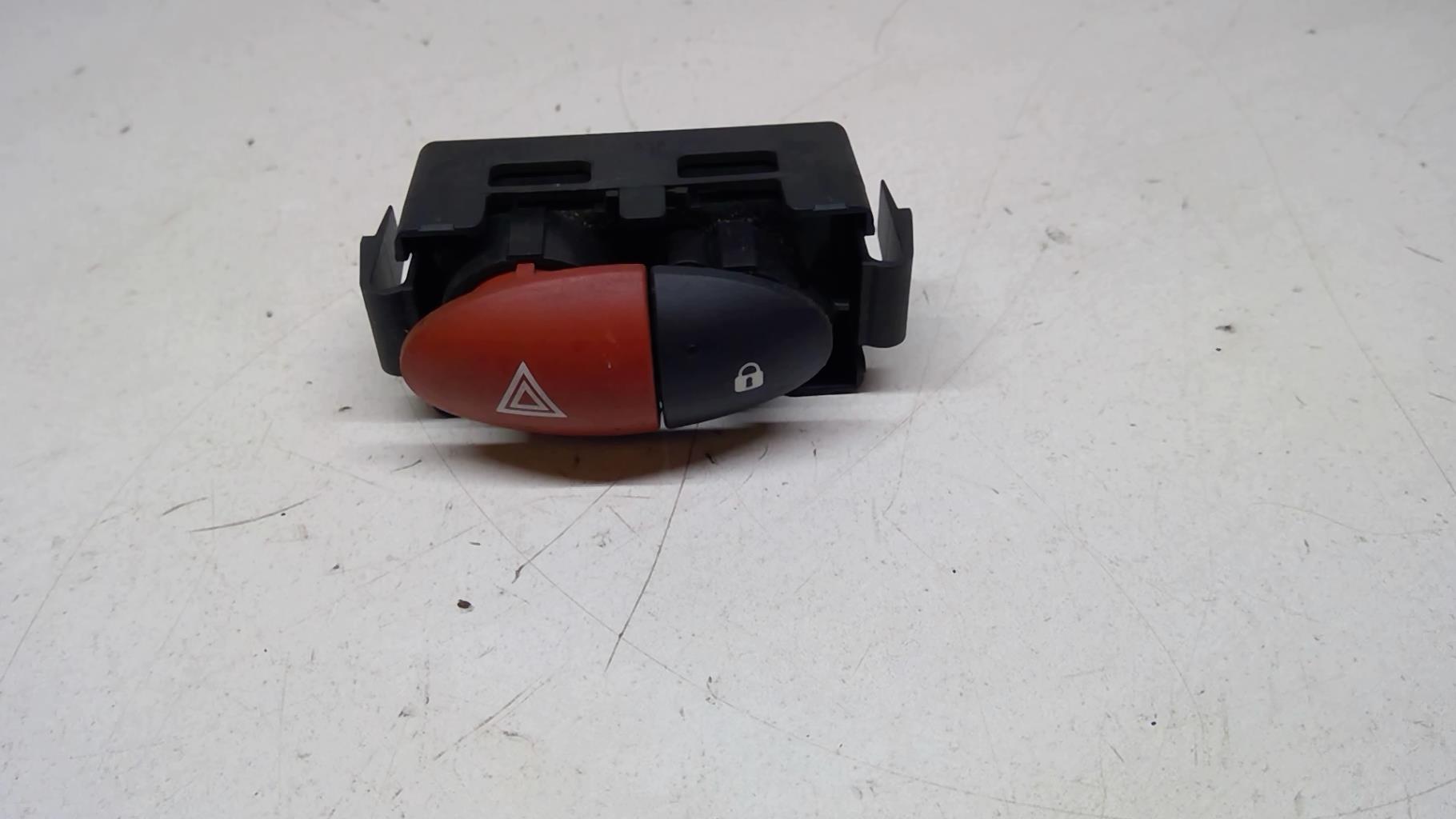 Bouton de warning RENAULT TWINGO 2 PHASE 1 Essence - 1